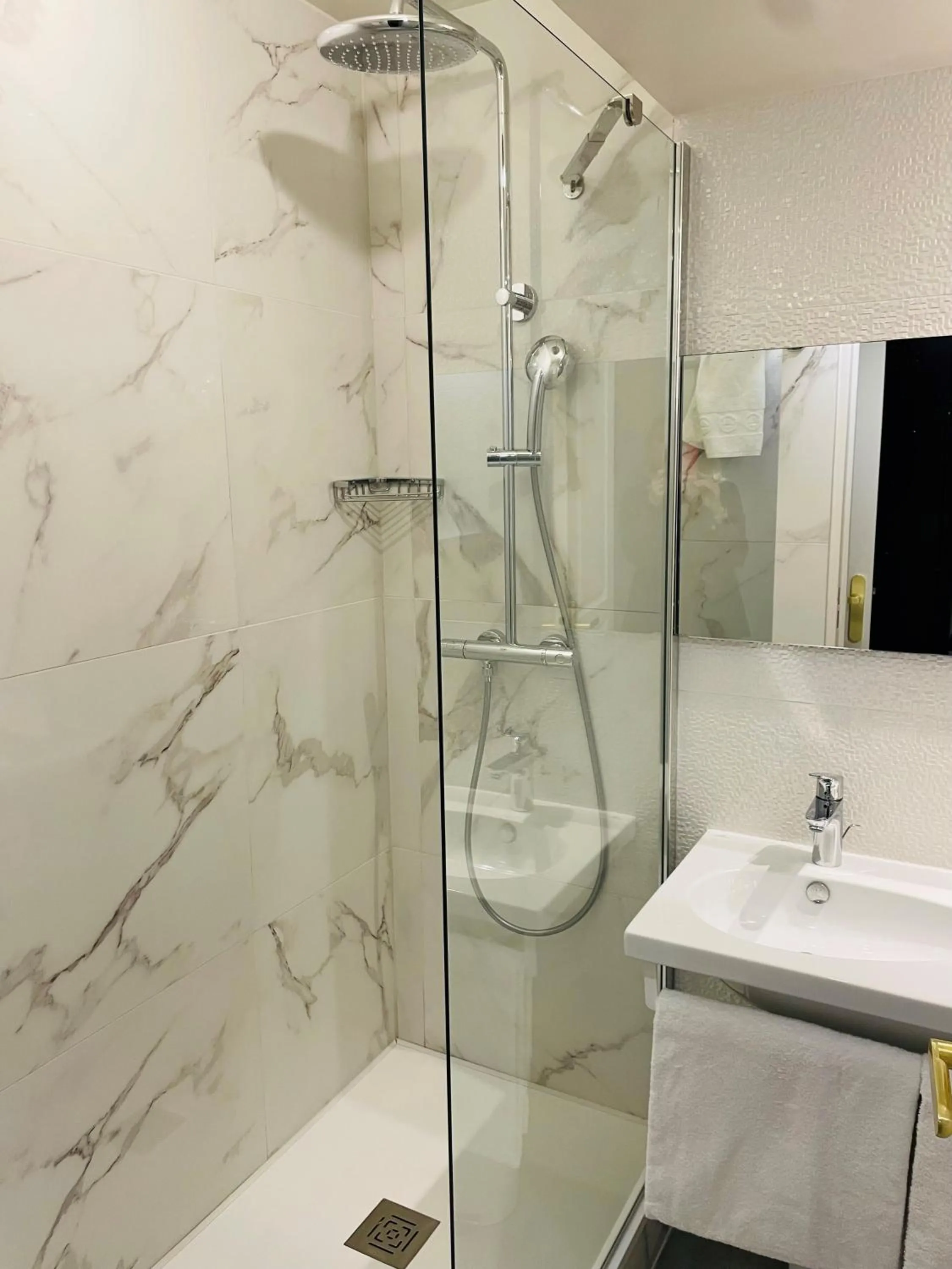 Bathroom in Best Western Allegro Nation