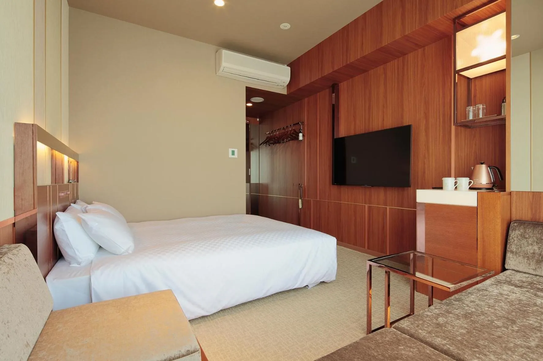 Photo of the whole room, Bed in Candeo Hotels Omiya