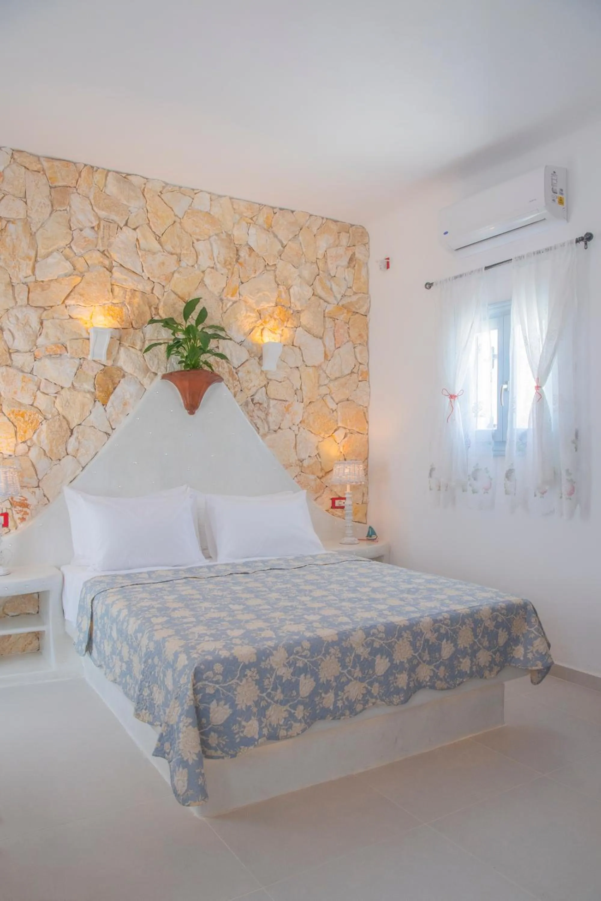 Property building, Bed in Starlight Luxury Seaside Villa & Suites