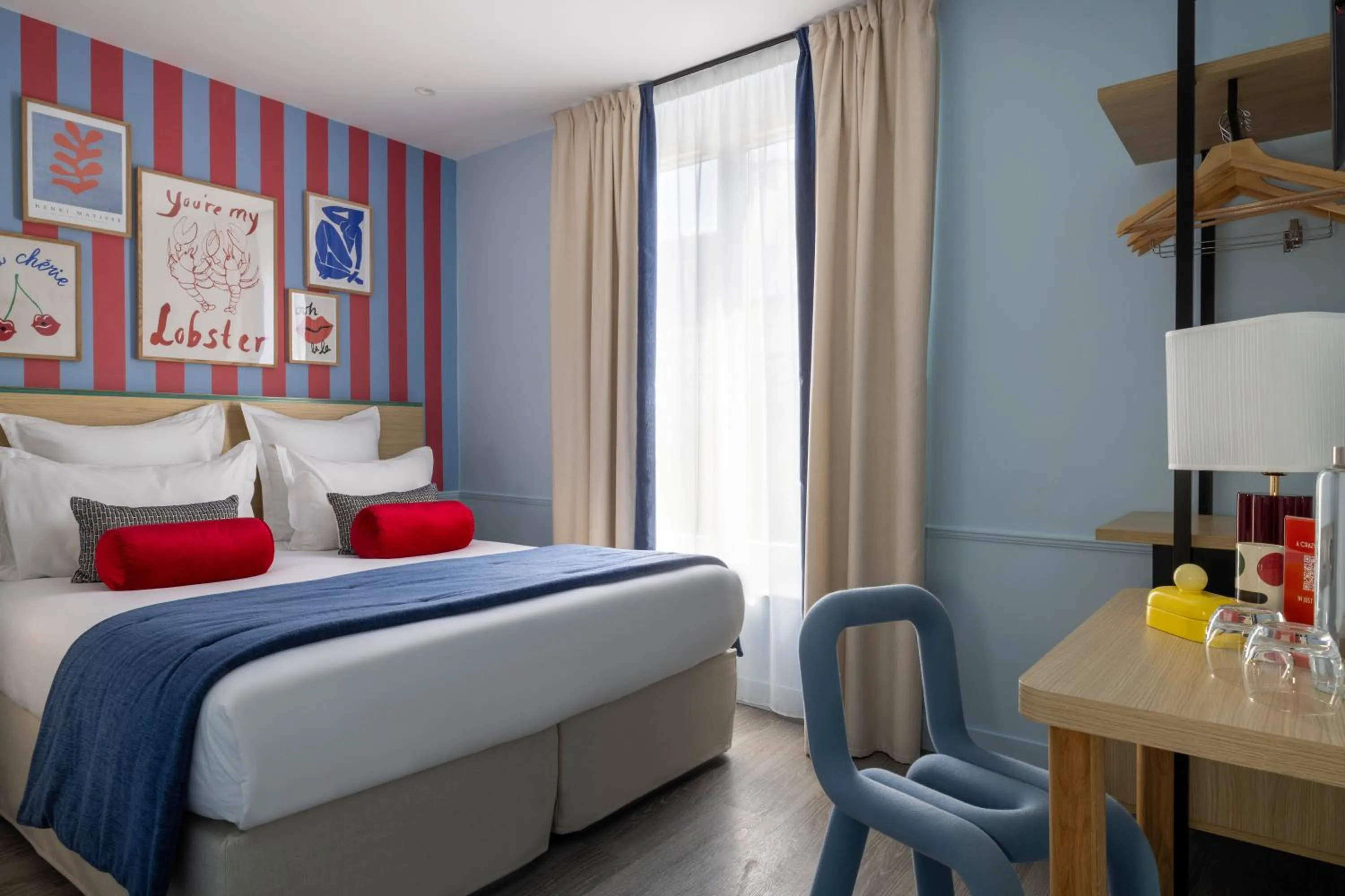 Bed in Hotel La Folie des Pres - Saint-Germain-des-Pres