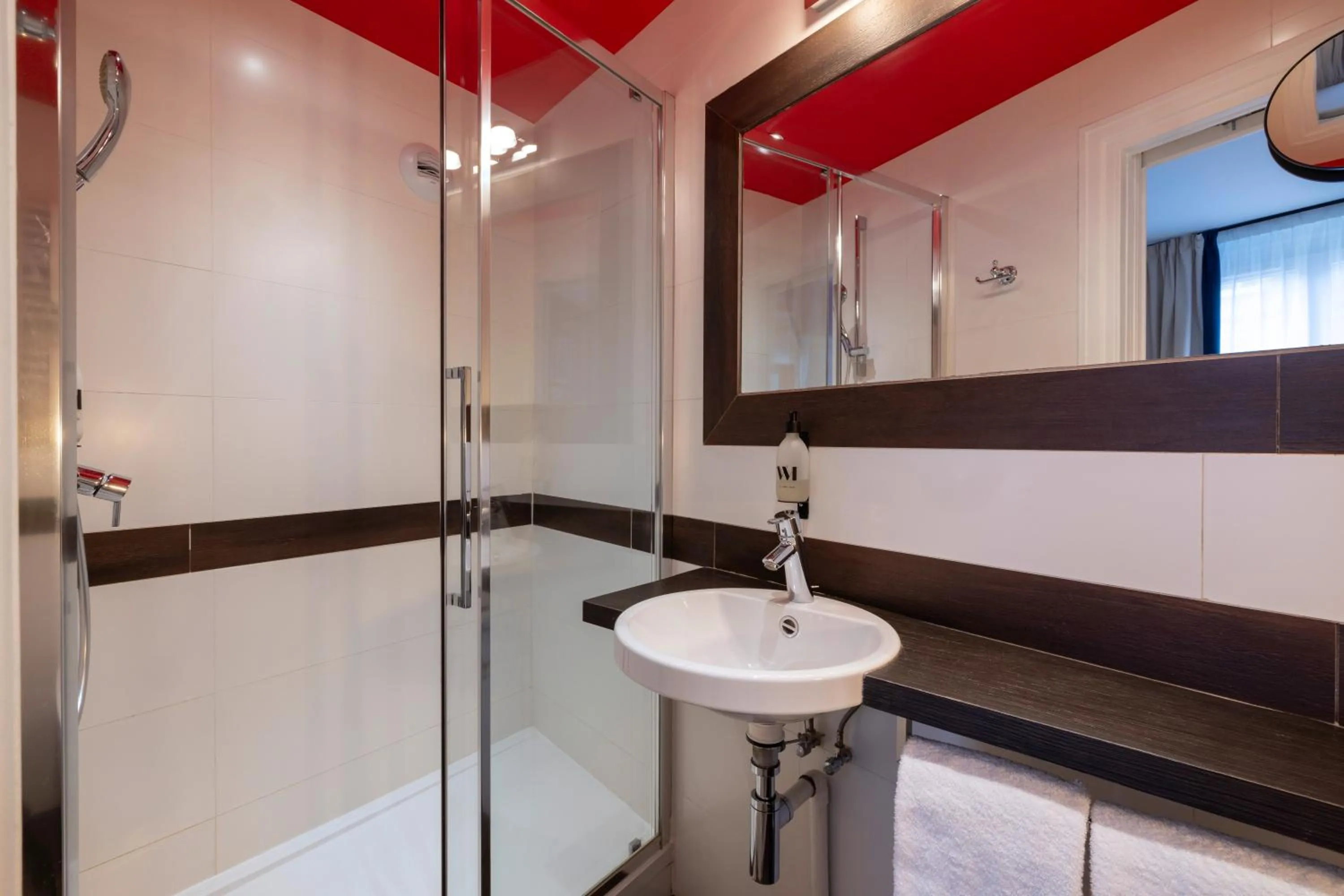 Shower in Hotel La Folie des Pres - Saint-Germain-des-Pres