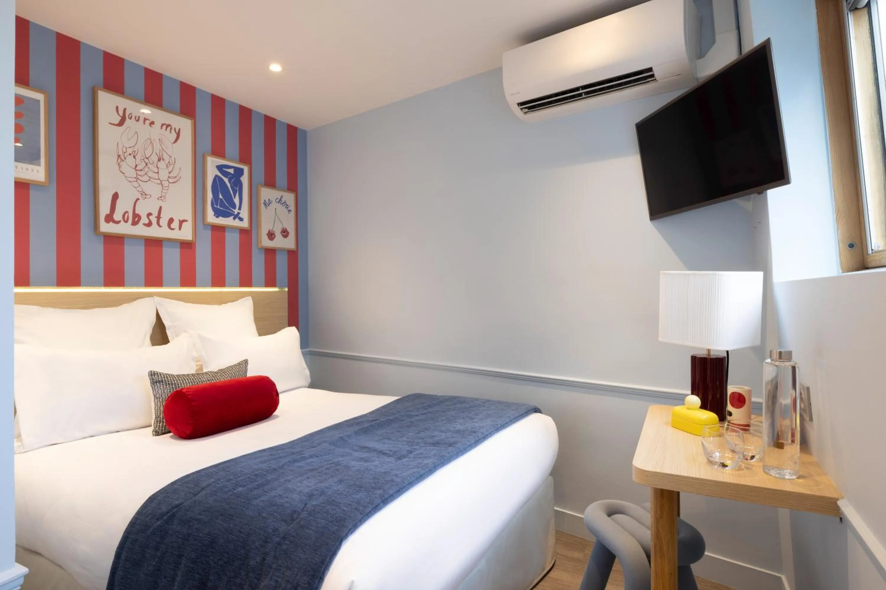 Bed in Hotel La Folie des Pres - Saint-Germain-des-Pres