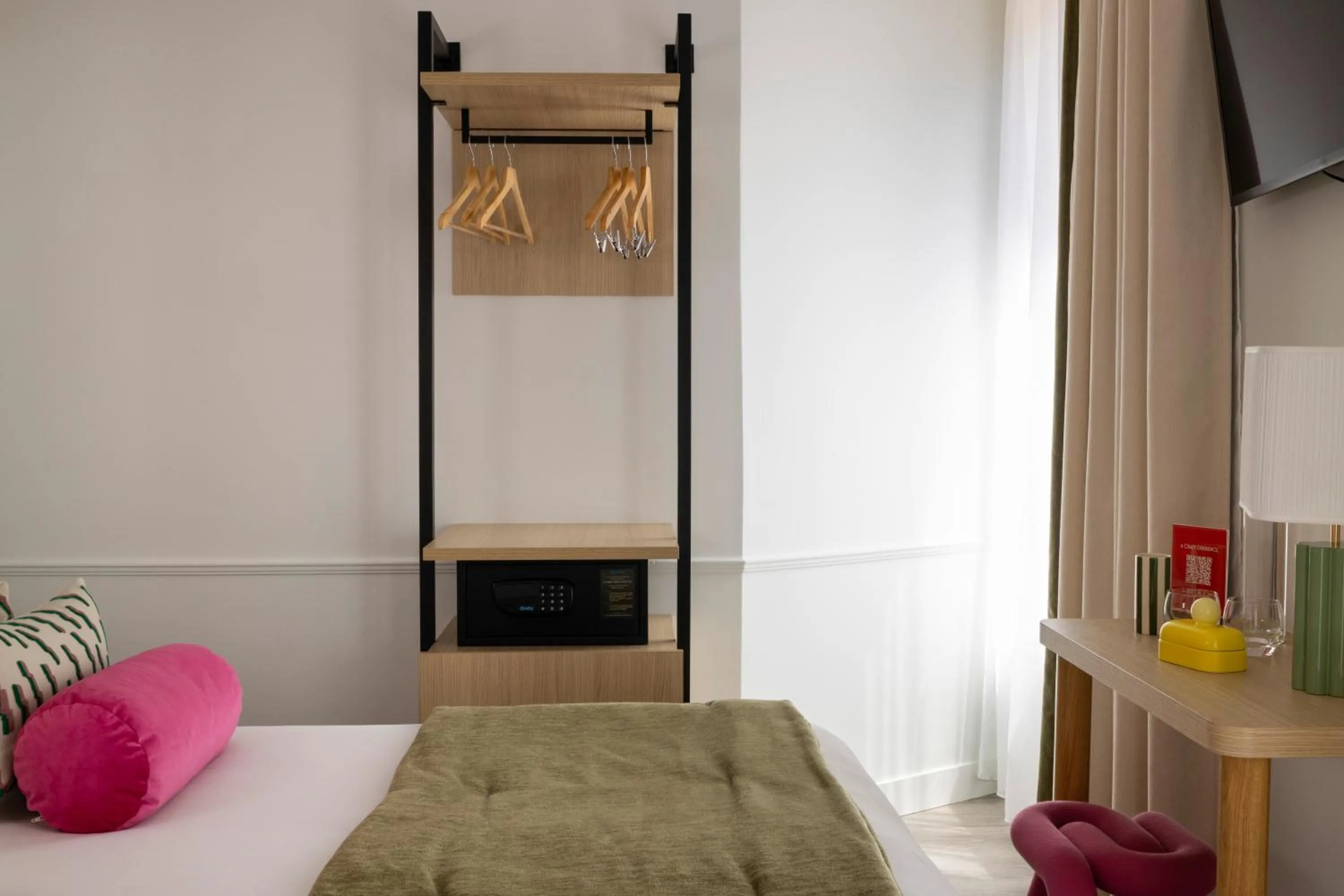 Bed in Hotel La Folie des Pres - Saint-Germain-des-Pres