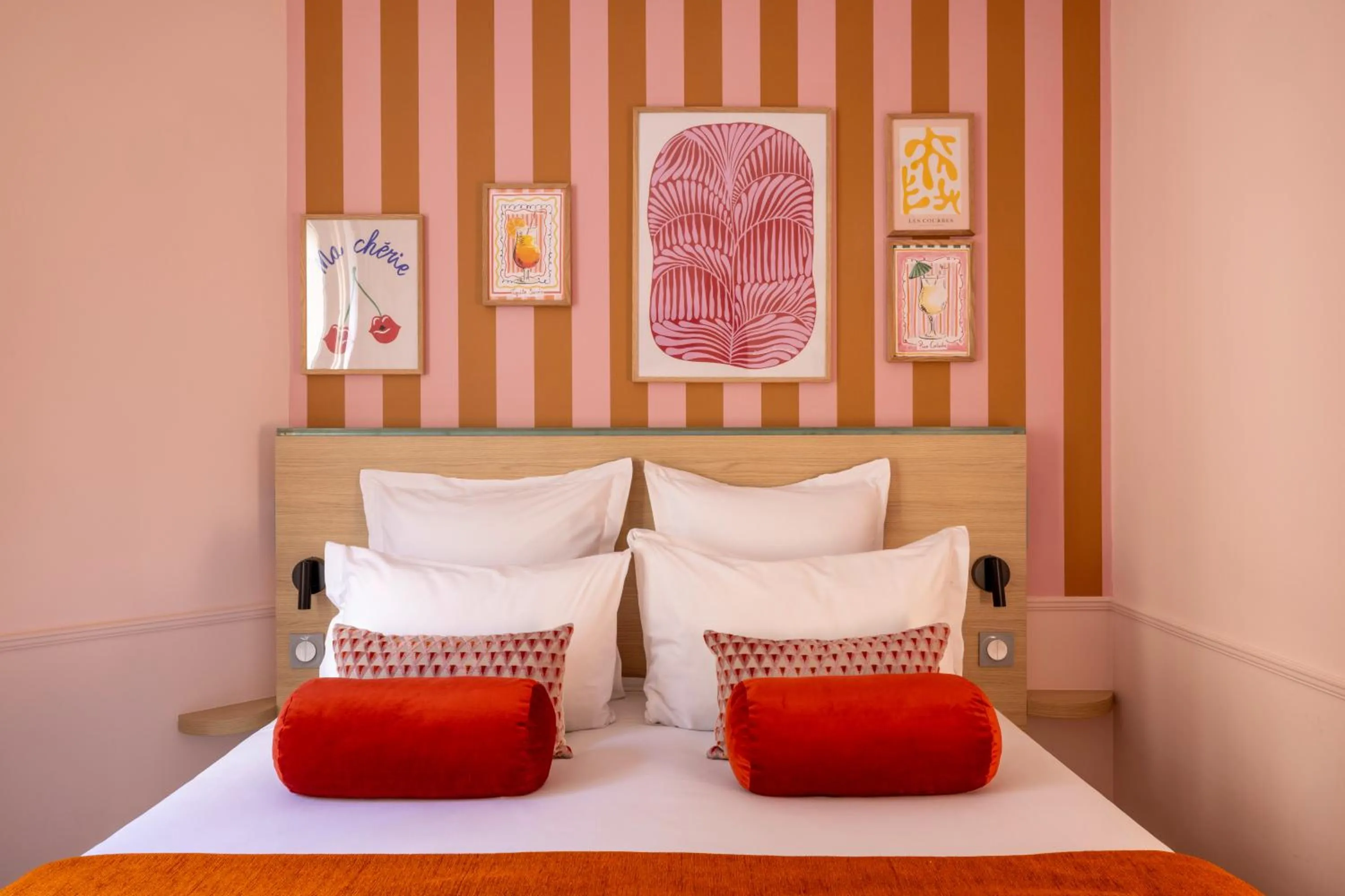 Bed in Hotel La Folie des Pres - Saint-Germain-des-Pres