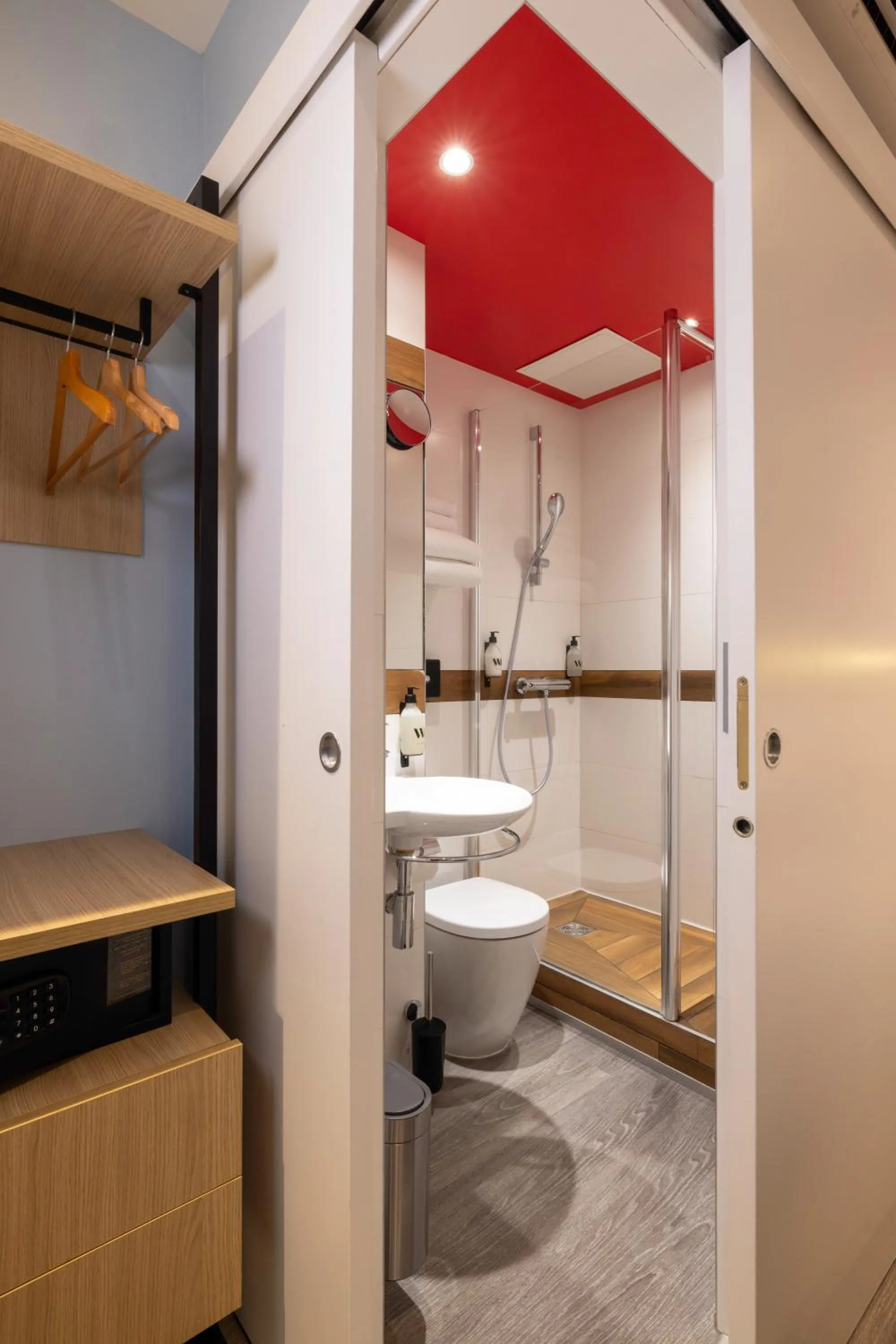 Shower in Hotel La Folie des Pres - Saint-Germain-des-Pres