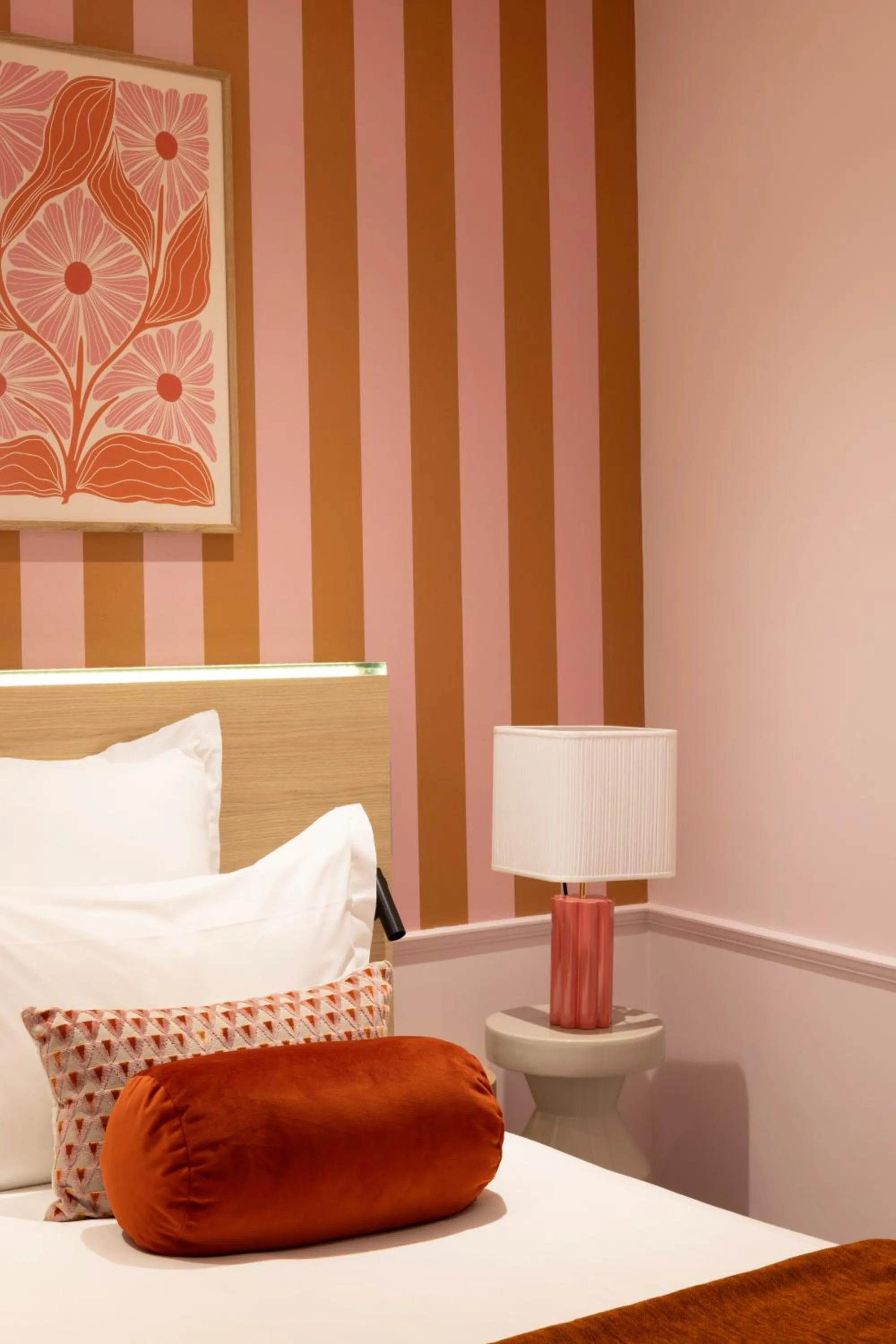 Bed in Hotel La Folie des Pres - Saint-Germain-des-Pres