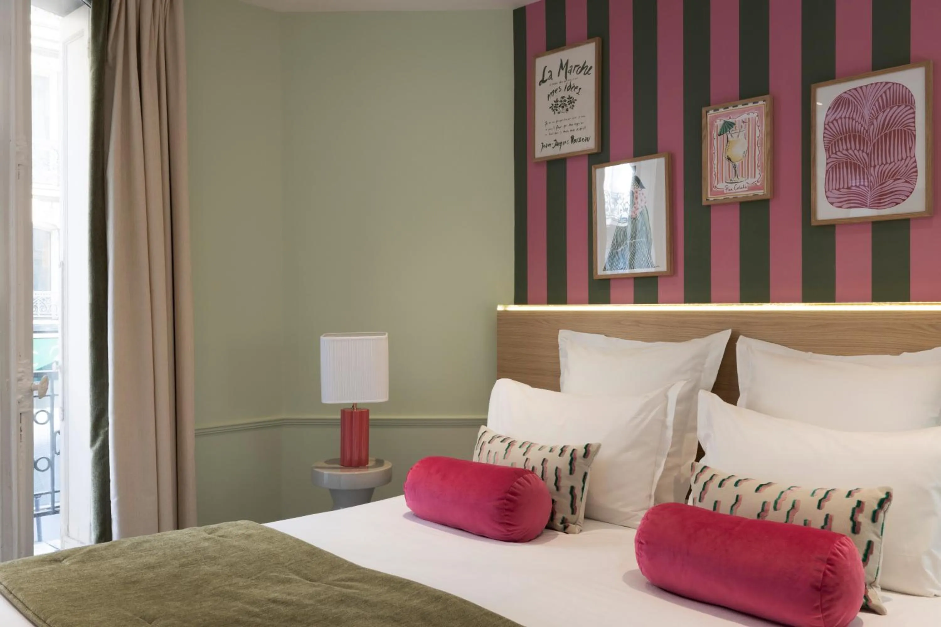 Bed in Hotel La Folie des Pres - Saint-Germain-des-Pres