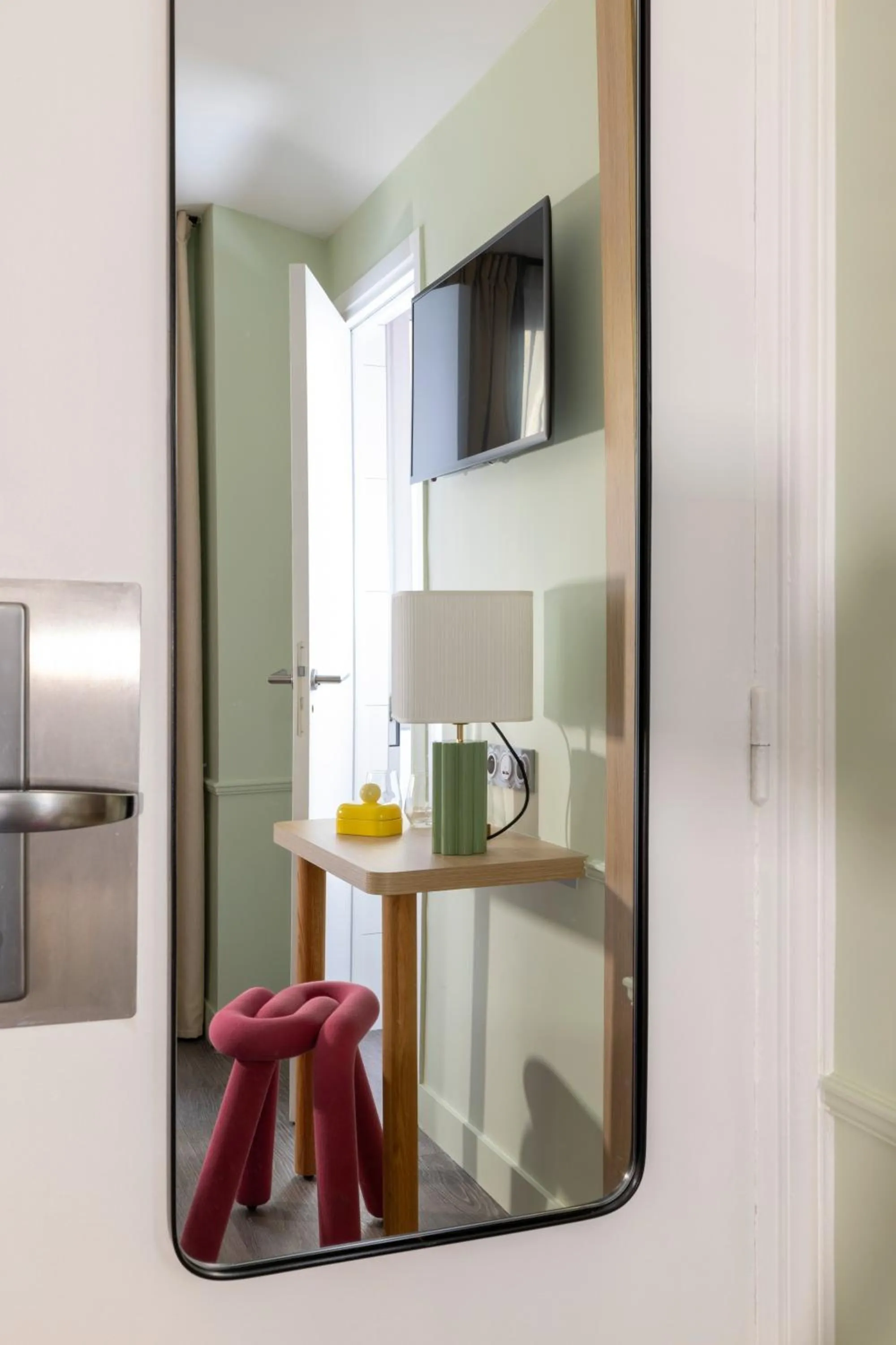 TV and multimedia in Hotel La Folie des Pres - Saint-Germain-des-Pres