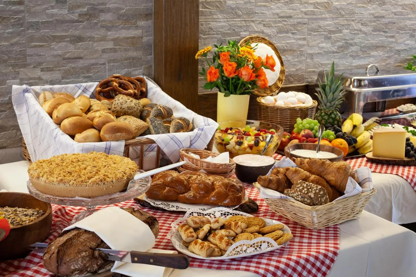 Food and drinks in Hotel Petra