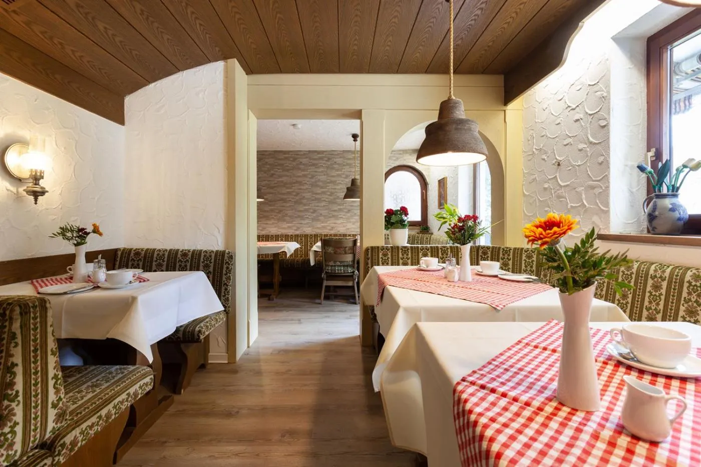 Restaurant/places to eat in Hotel Petra