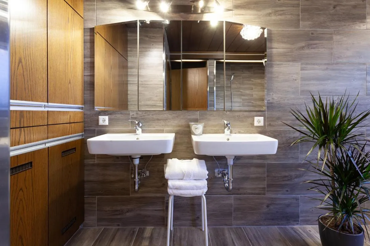 Bathroom in Hotel Petra