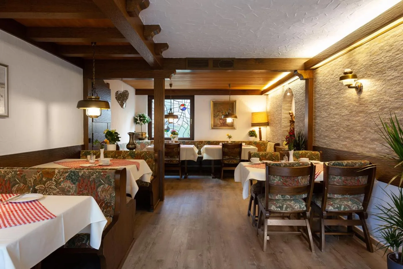 Restaurant/places to eat in Hotel Petra