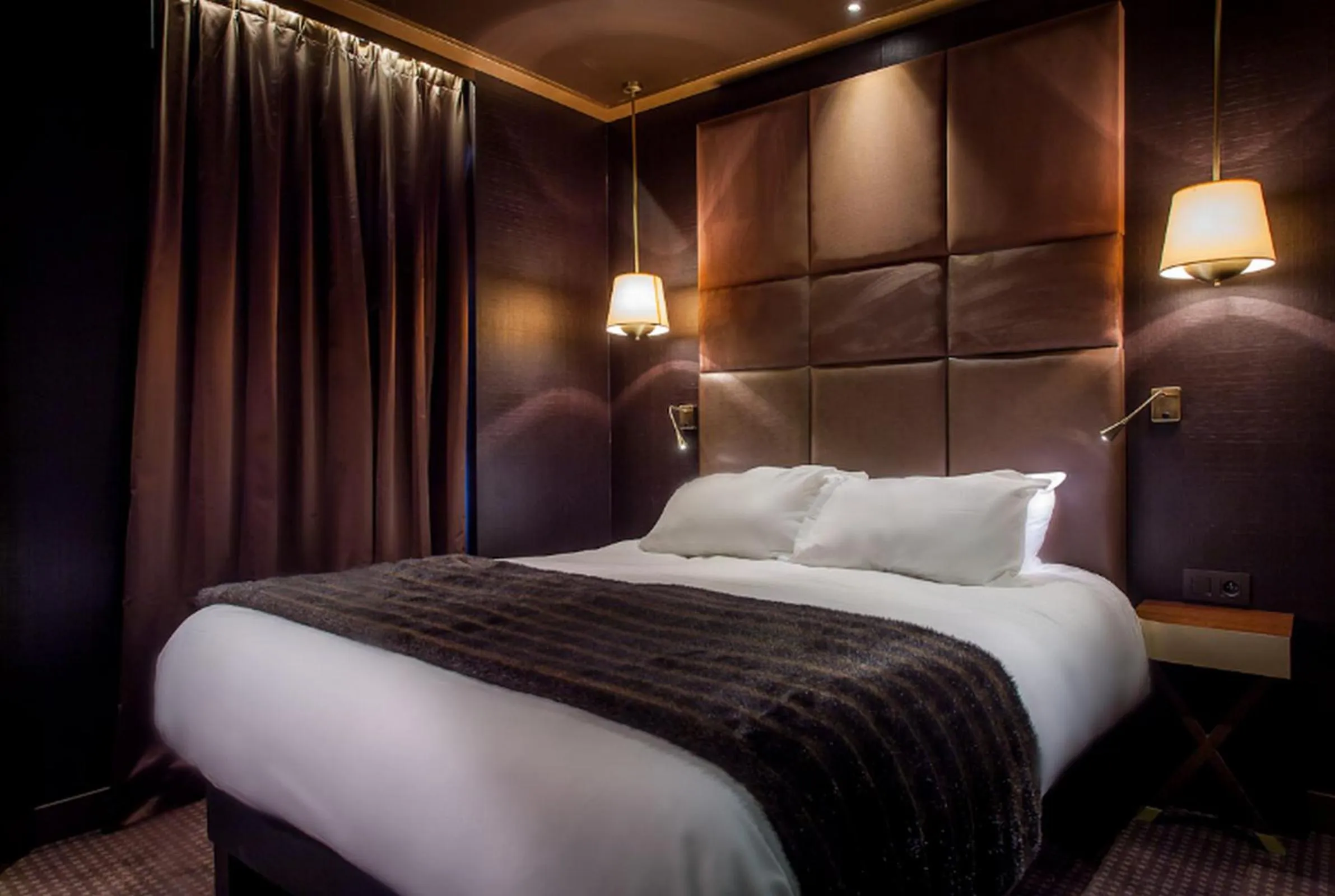 Bed in Hotel Armoni Paris