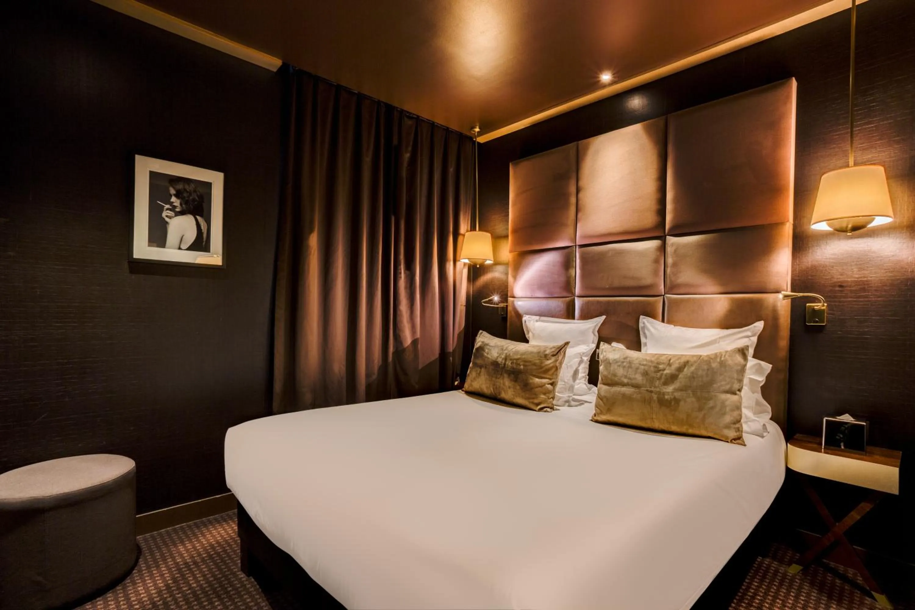 Bed in Hotel Armoni Paris