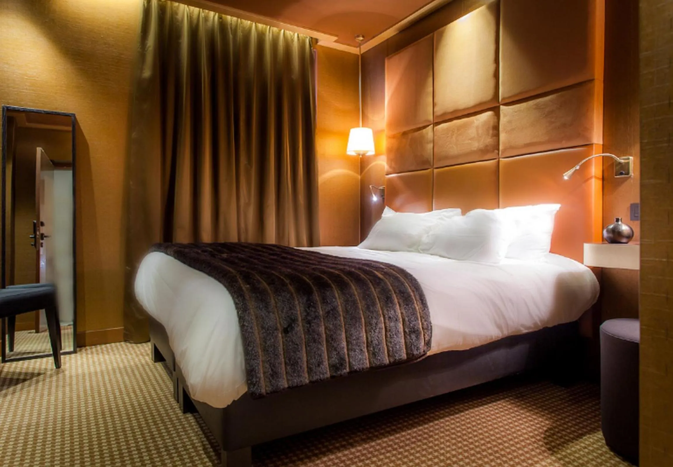 Bed in Hotel Armoni Paris