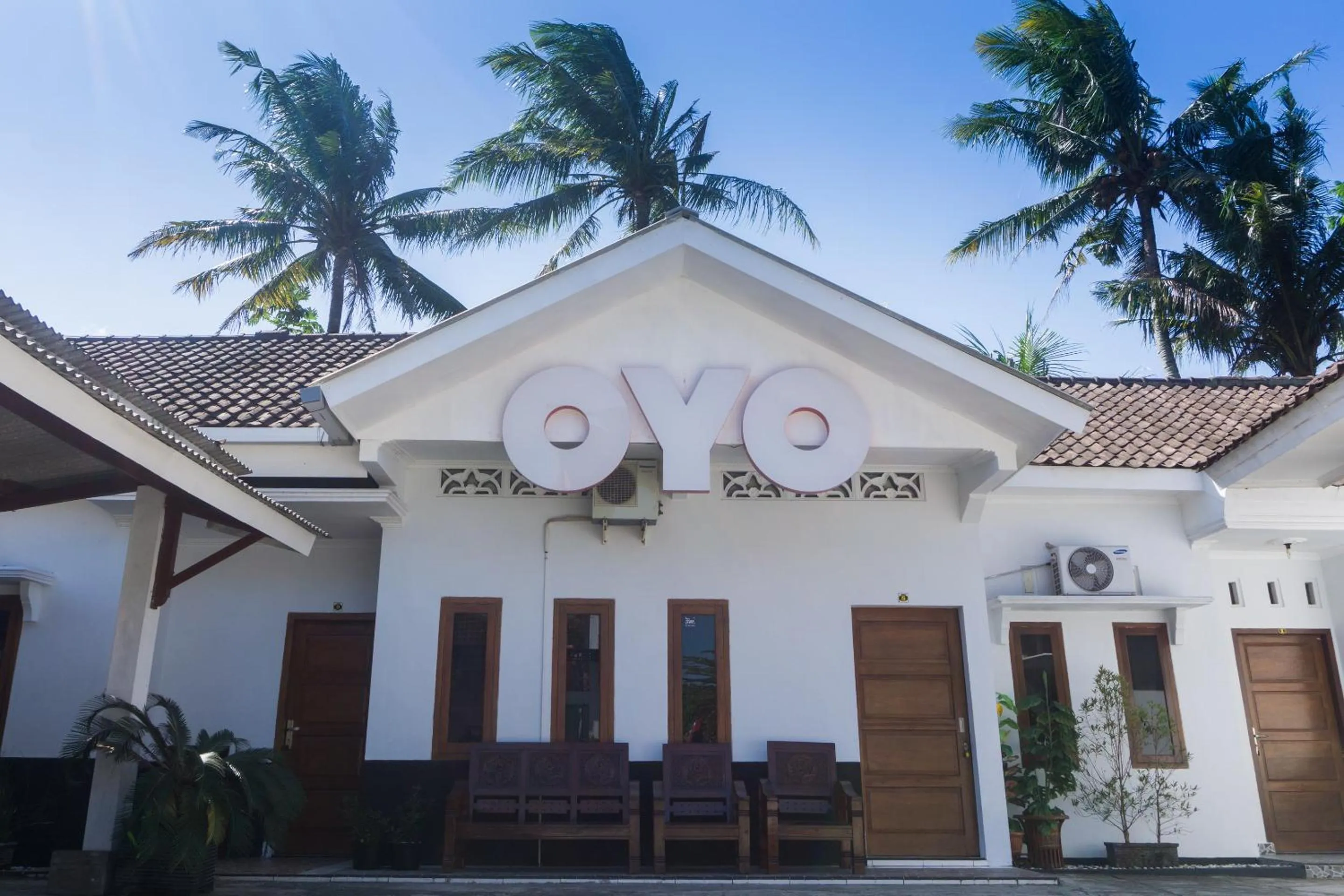 Facade/entrance in OYO 801 Hansa Homestay