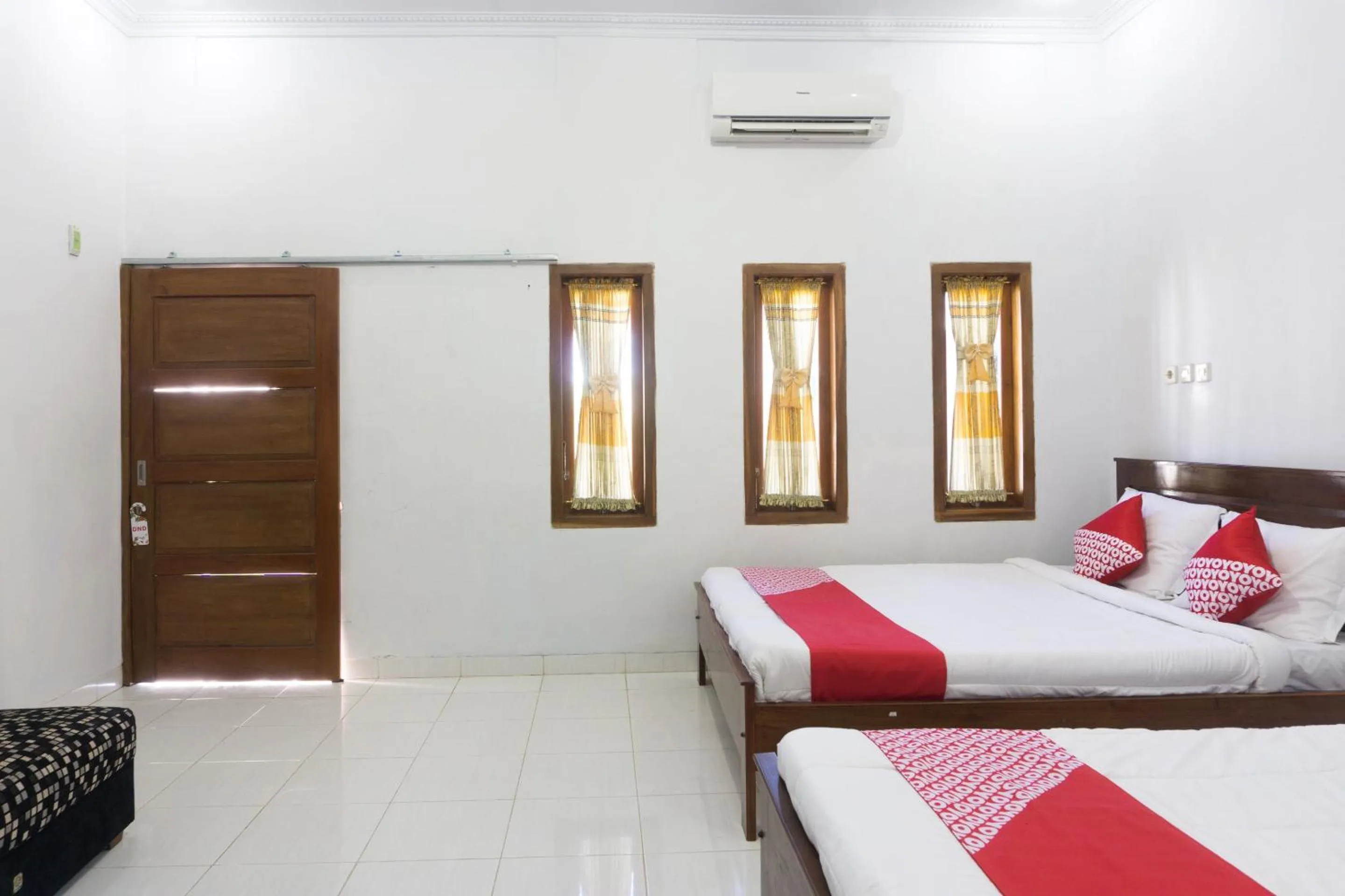 Bedroom, Bed in OYO 801 Hansa Homestay