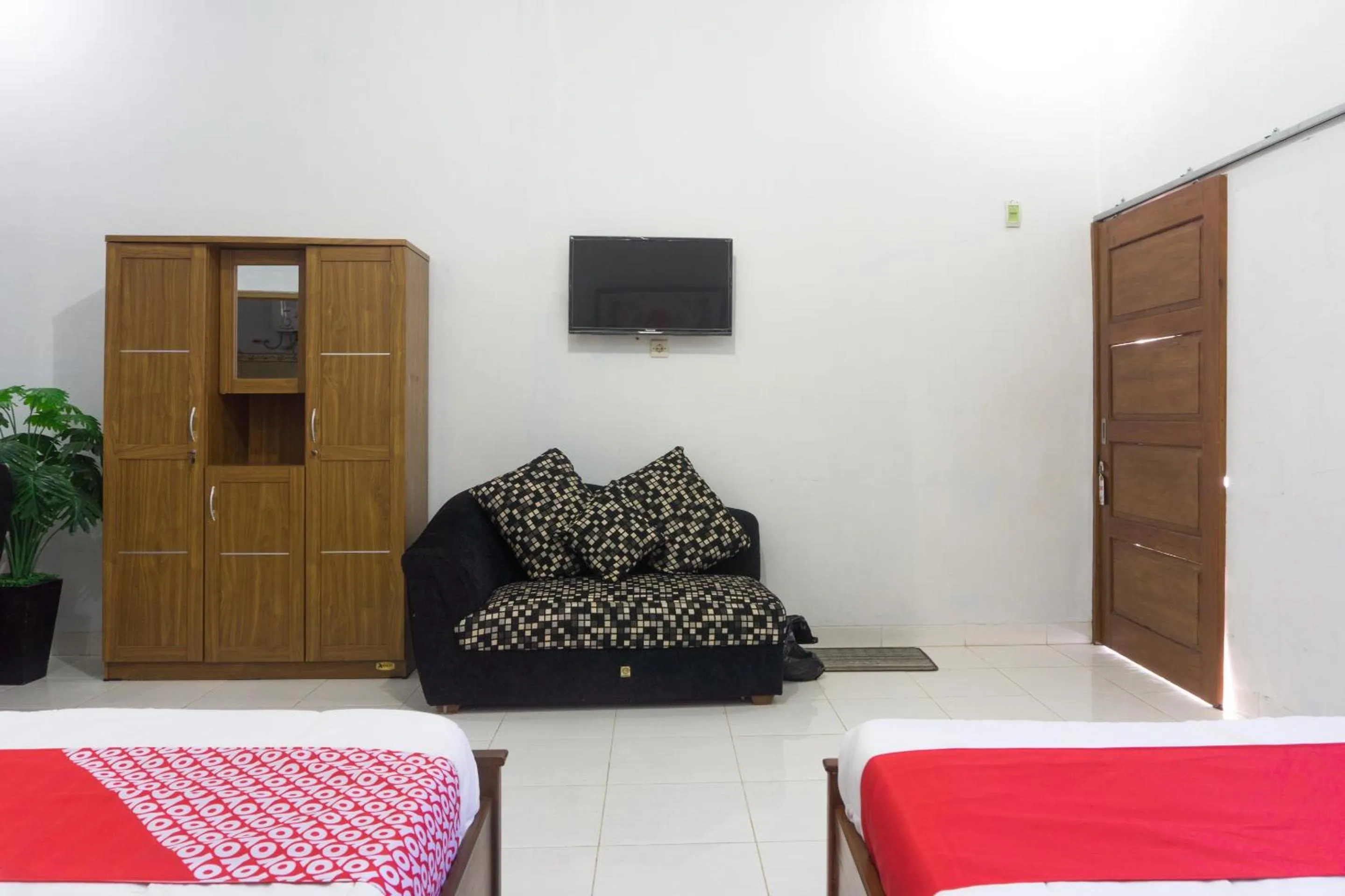 Bedroom, Bed in OYO 801 Hansa Homestay