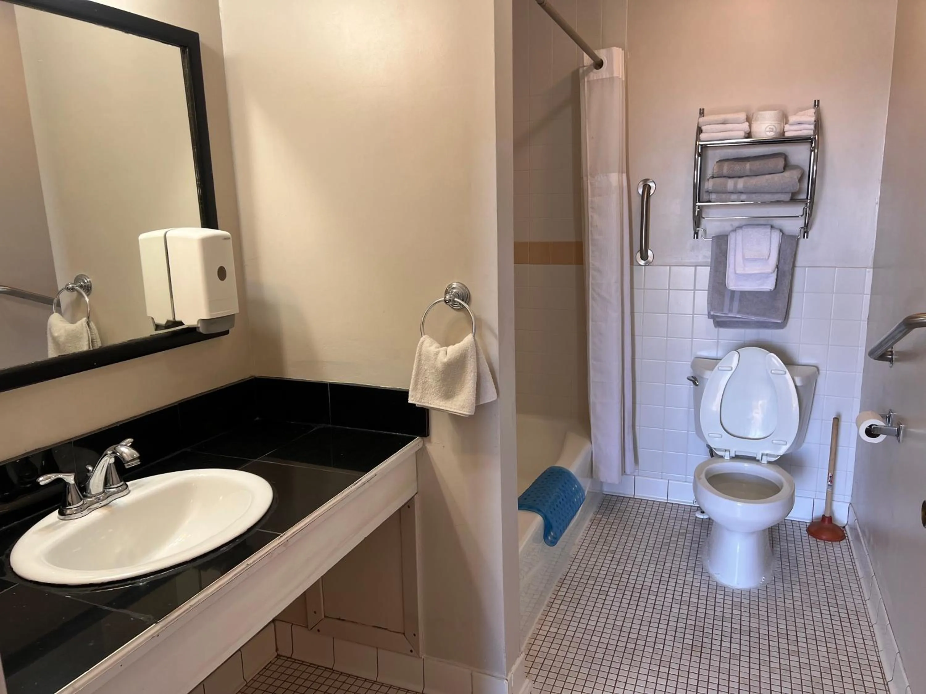 Bathroom in Dew Drop Inn Motel by OYO Miller SD