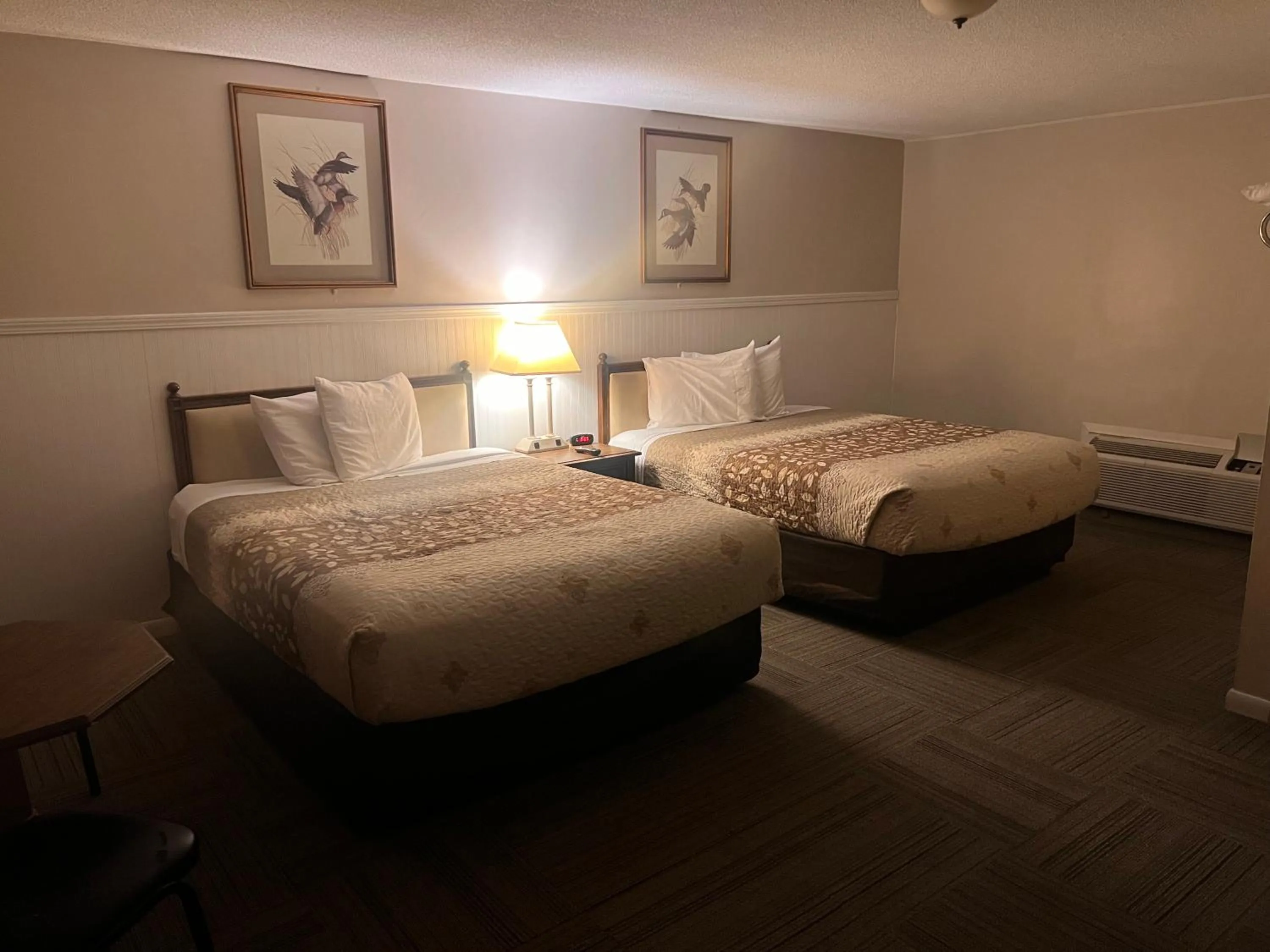 Bedroom, Bed in Dew Drop Inn Motel by OYO Miller SD