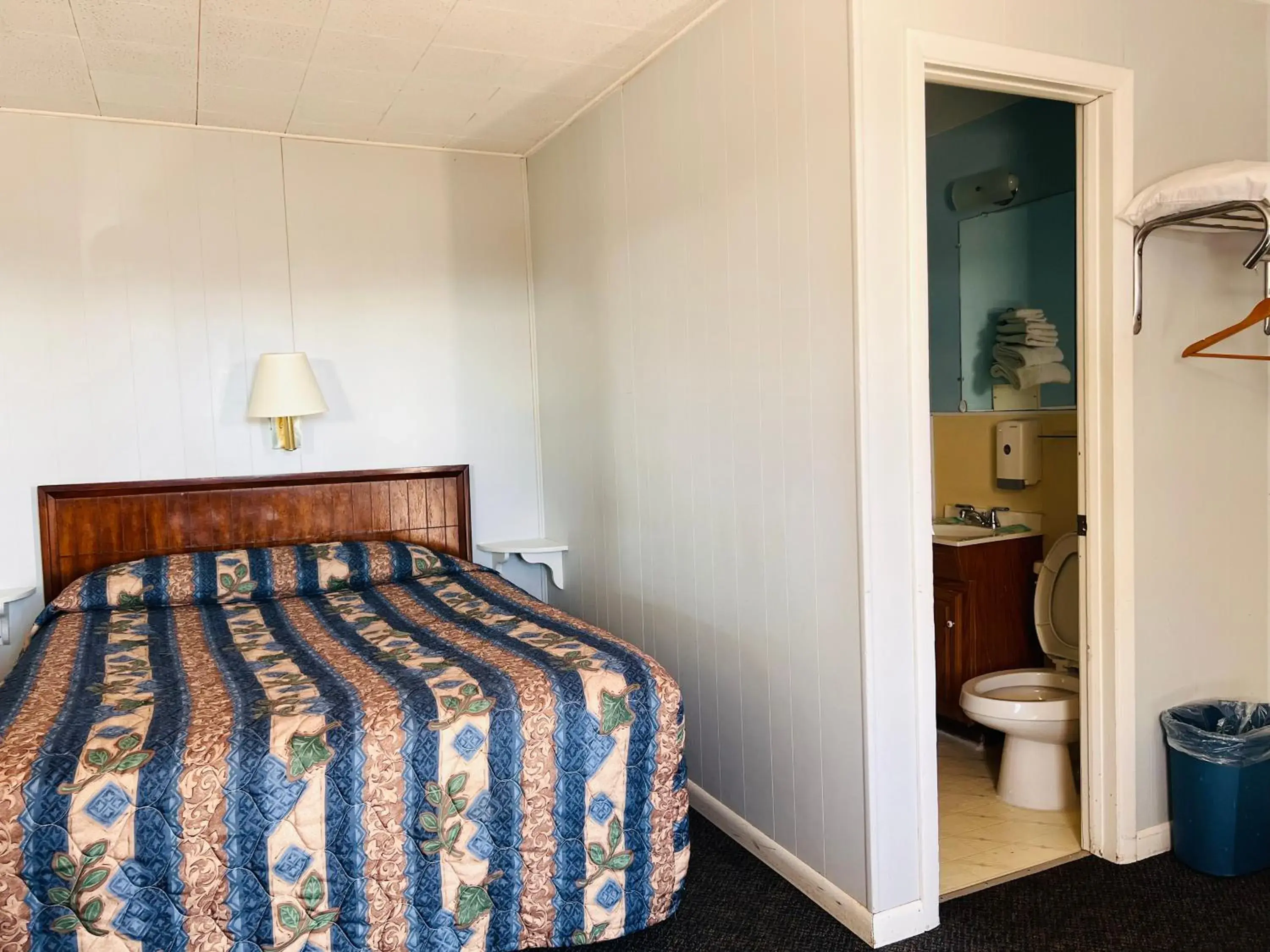 Full Bed Non-Smoking in Dew Drop Inn Motel by OYO Miller SD Full Bed Non-Smoking in Dew Drop Inn Motel by OYO Miller SD