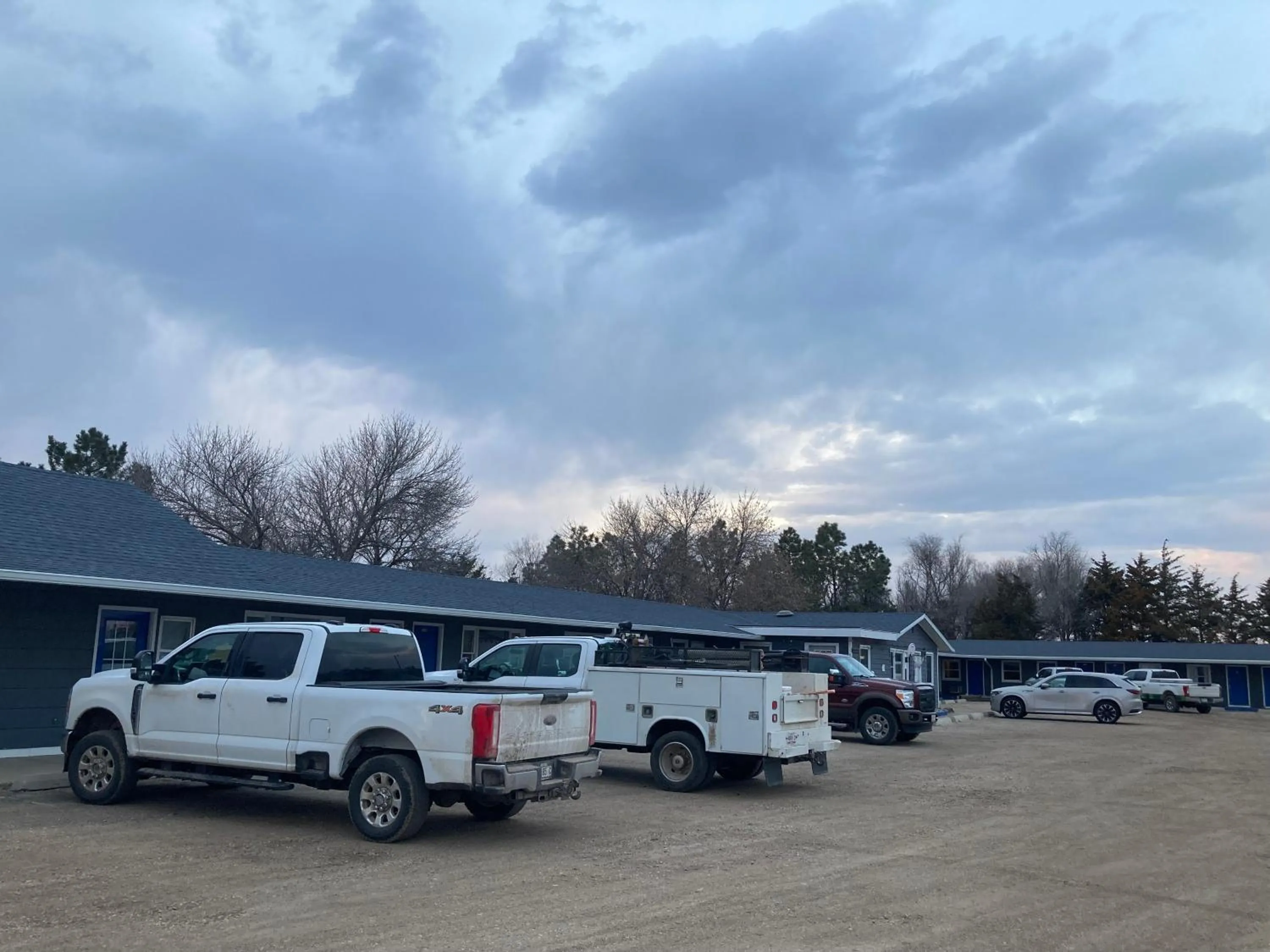 Parking in Dew Drop Inn Motel by OYO Miller SD