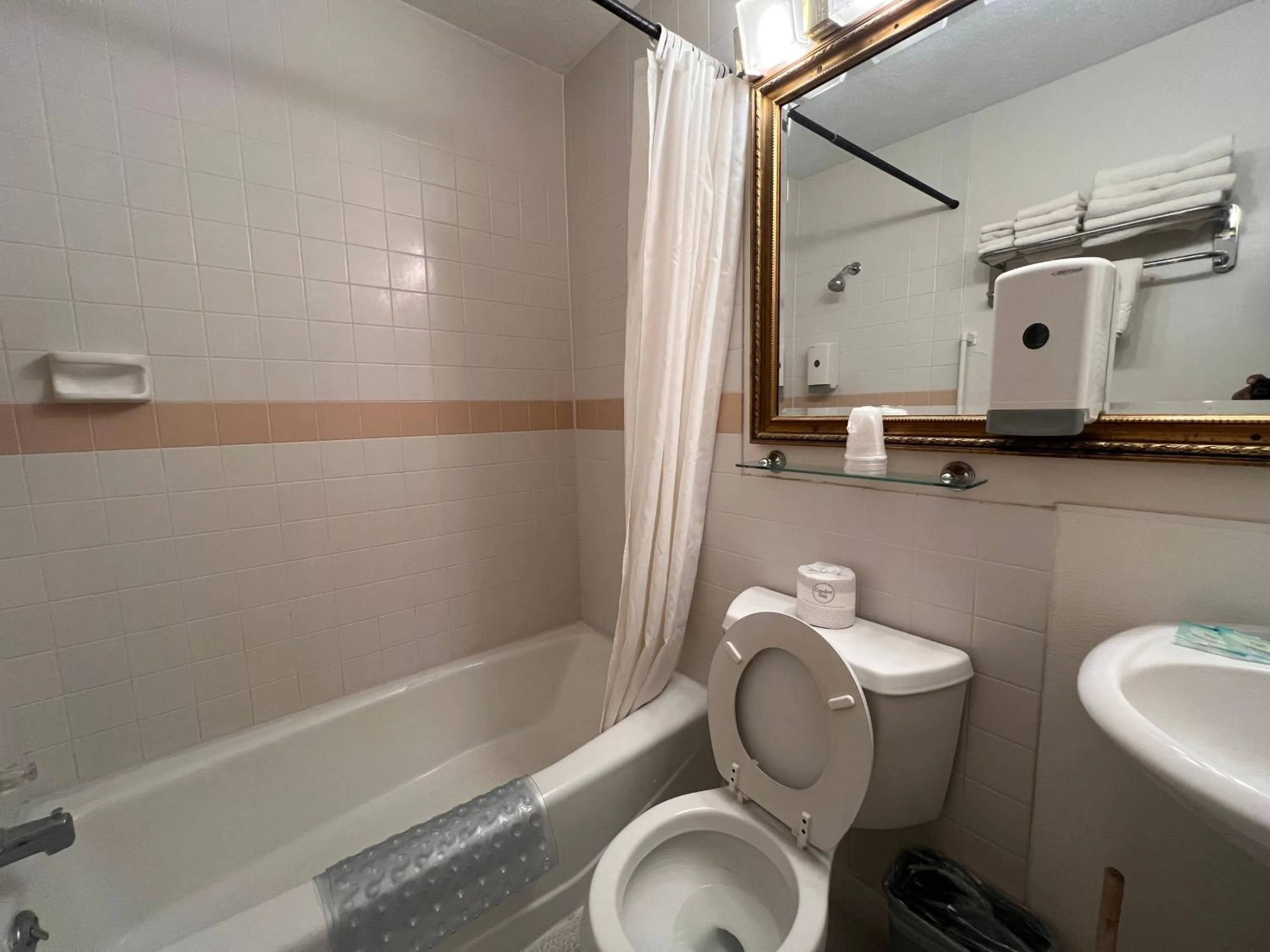 Bathroom in Dew Drop Inn Motel by OYO Miller SD