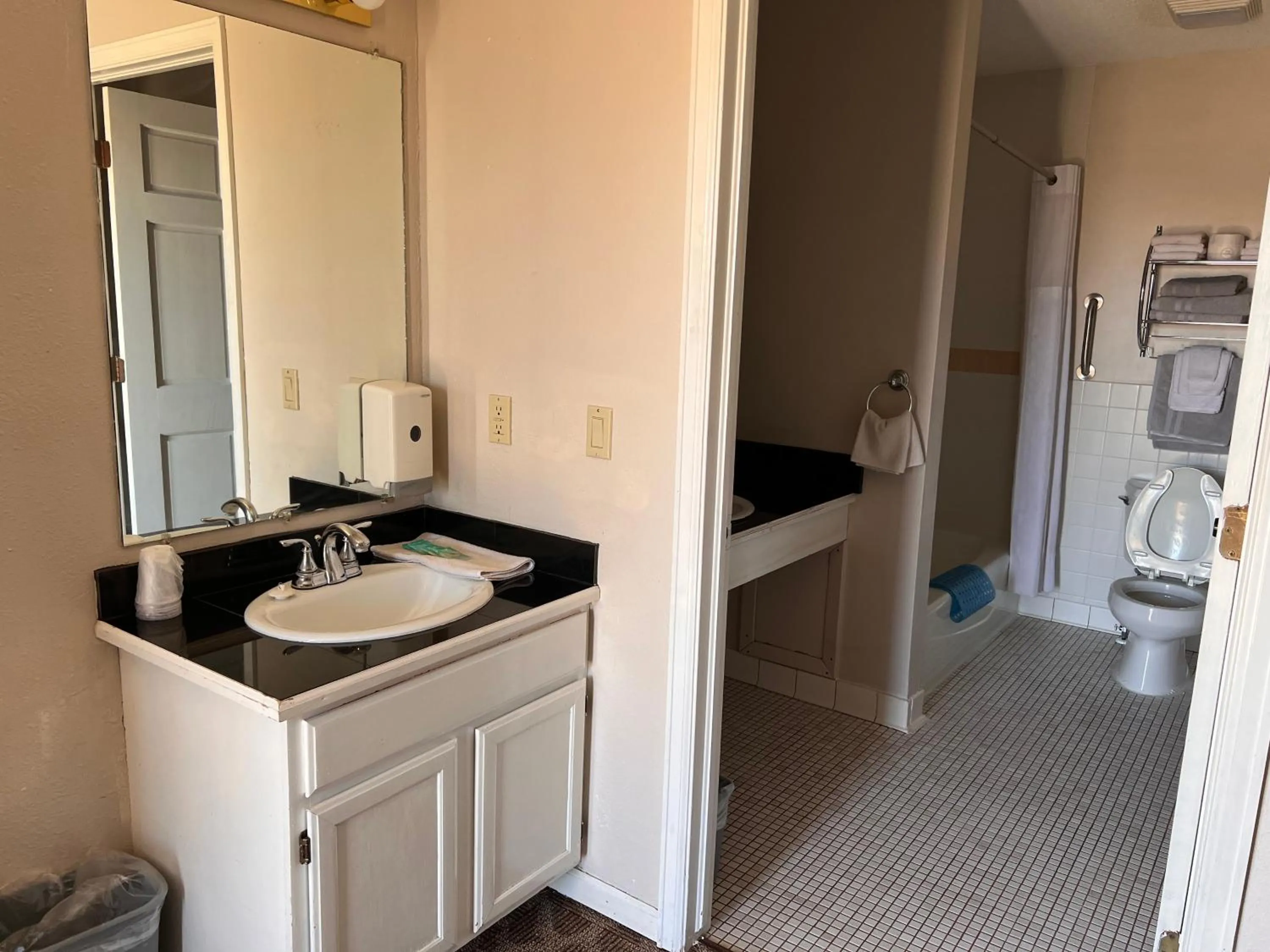 Bathroom in Dew Drop Inn Motel by OYO Miller SD