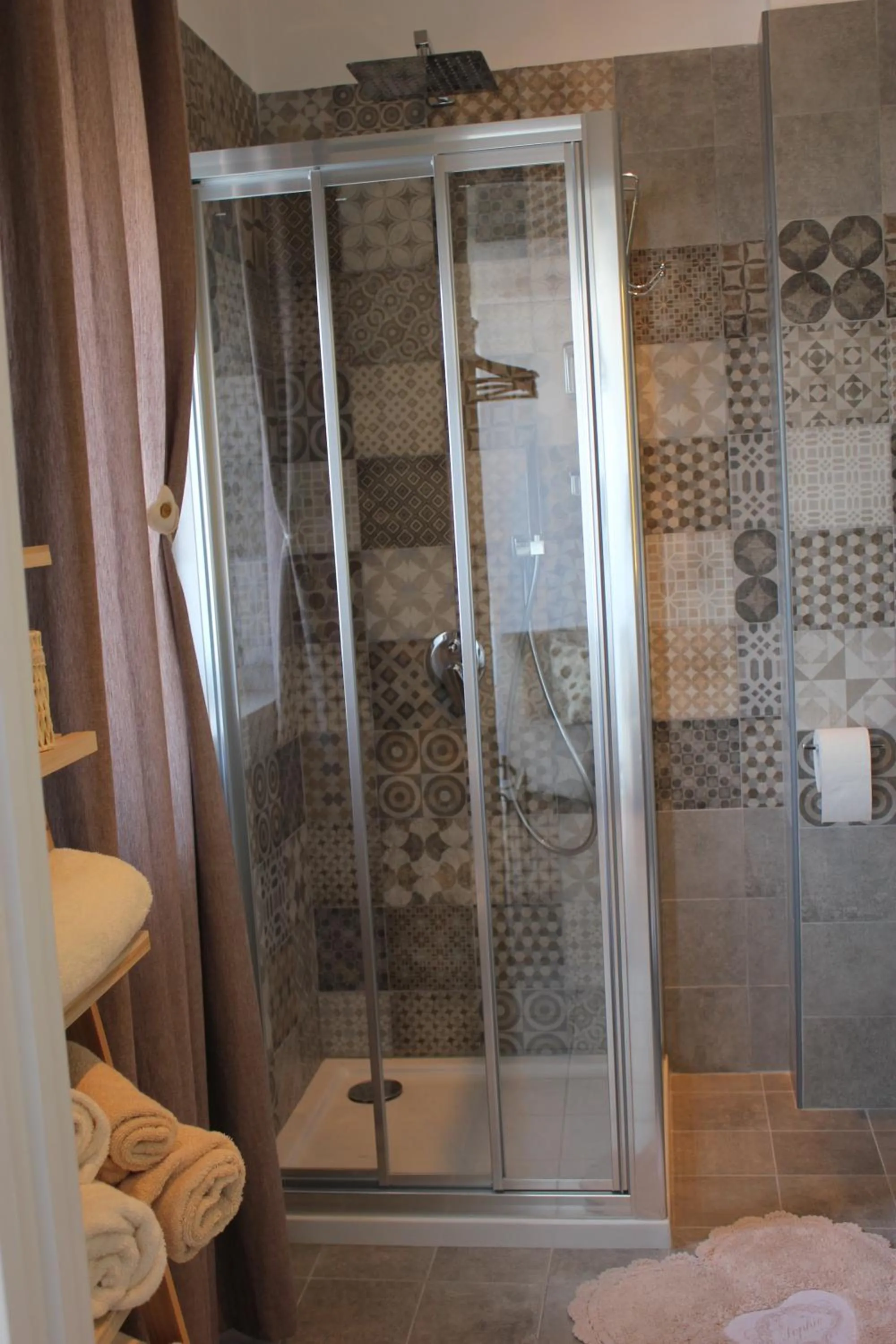 Shower in odeon rooms