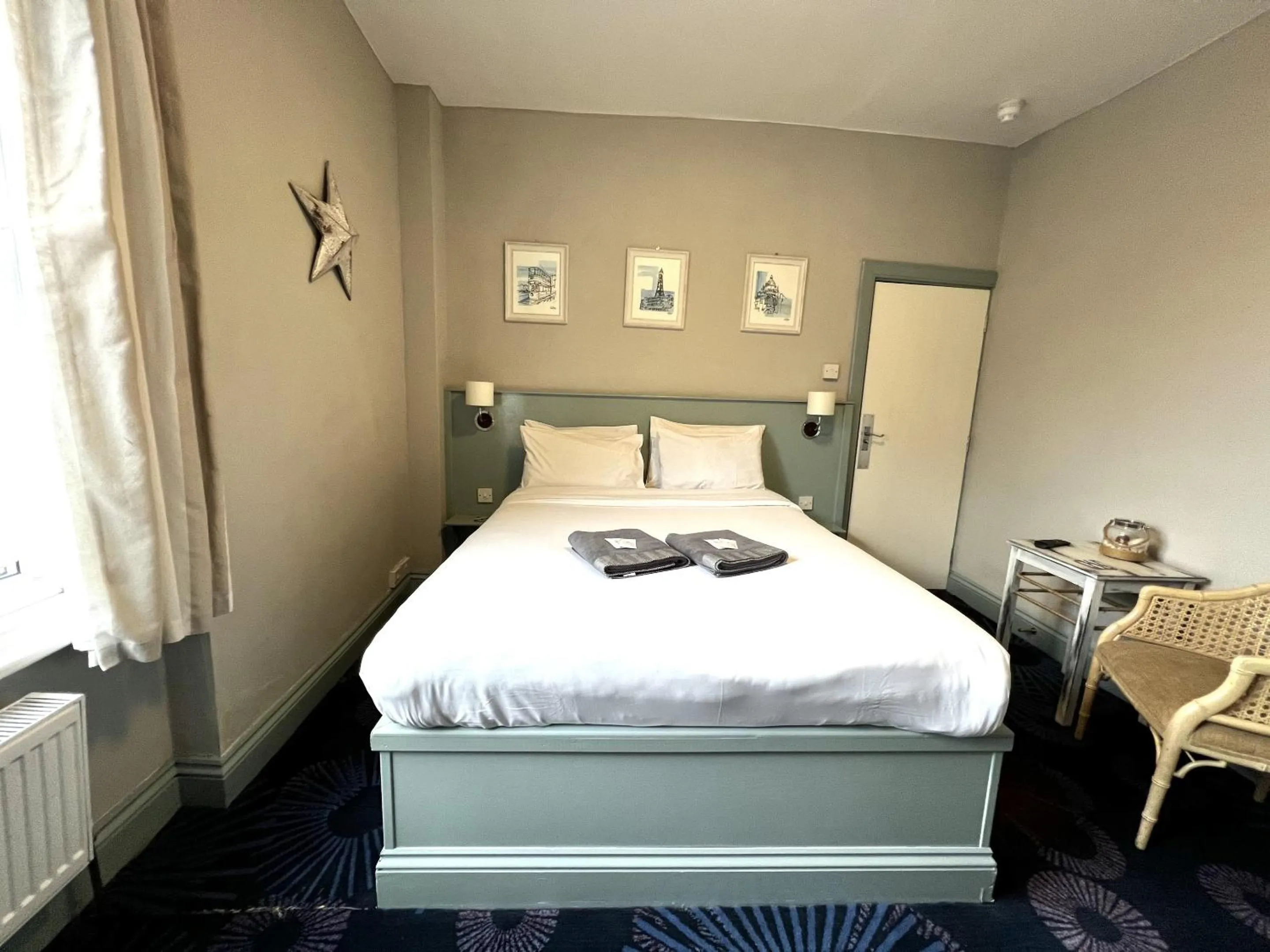 Bedroom, Bed in Central Cove Guesthouse