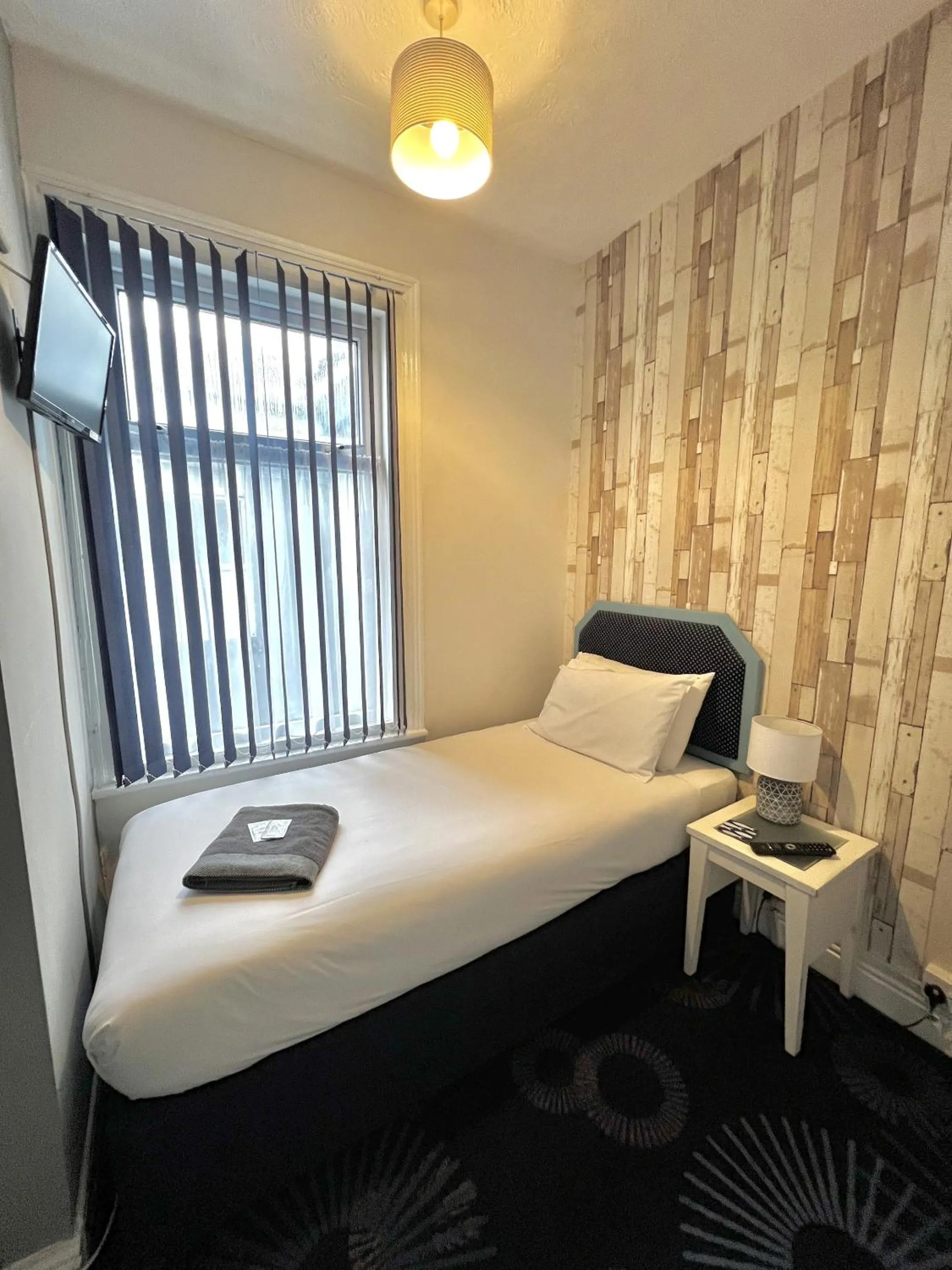 Bedroom, Bed in Central Cove Guesthouse