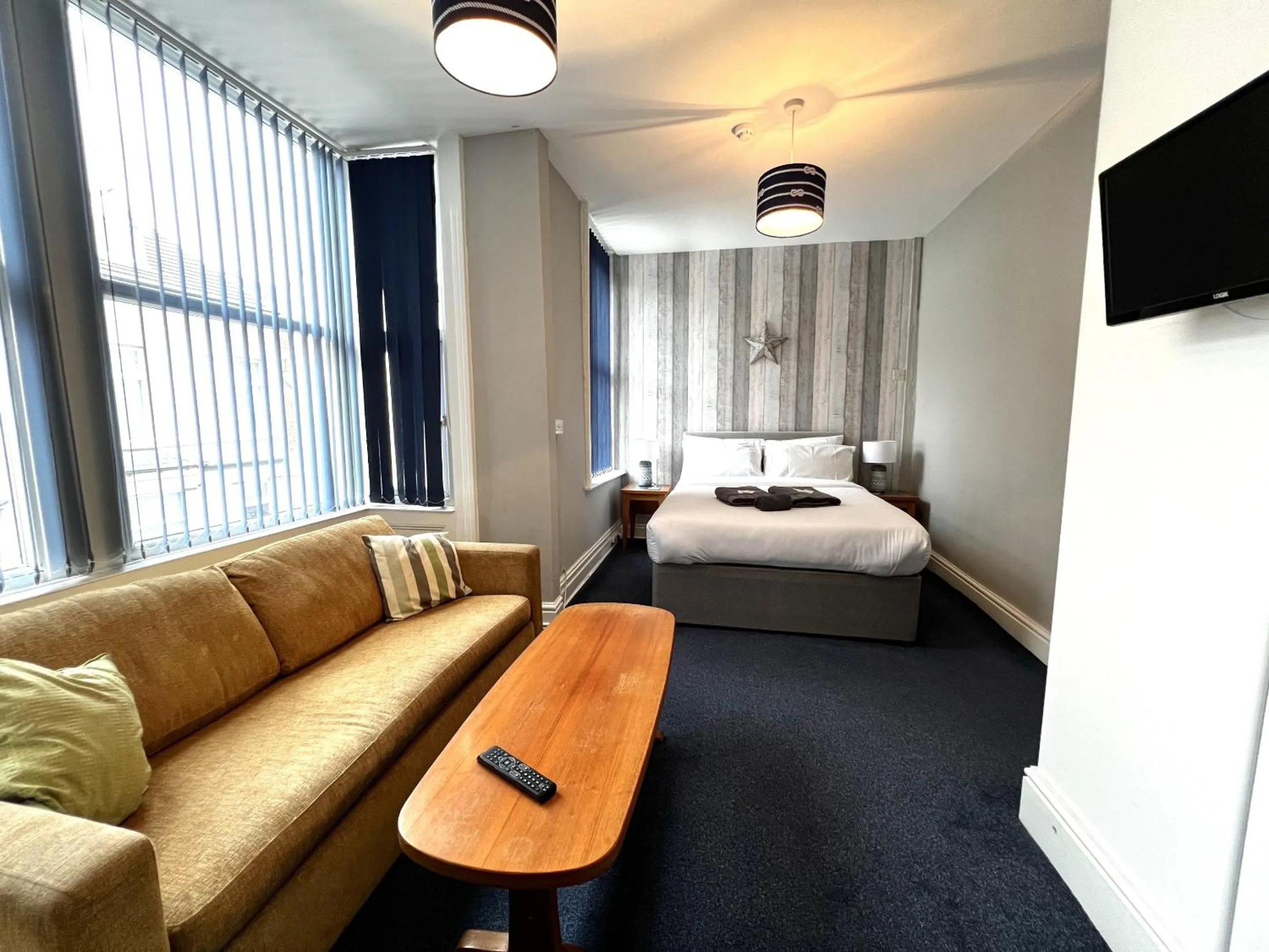 Bedroom, Bed in Central Cove Guesthouse