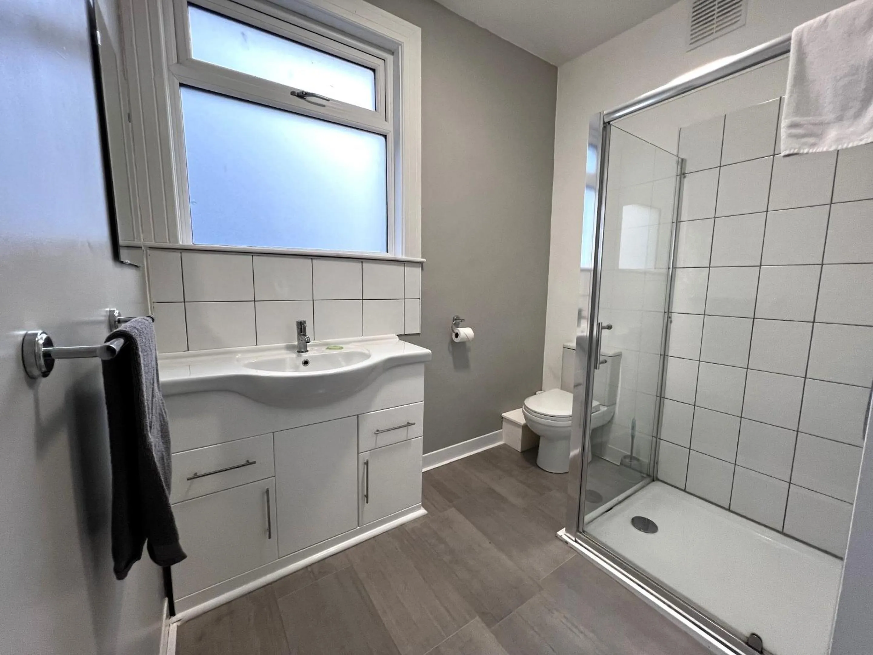 Bathroom in Central Cove Guesthouse