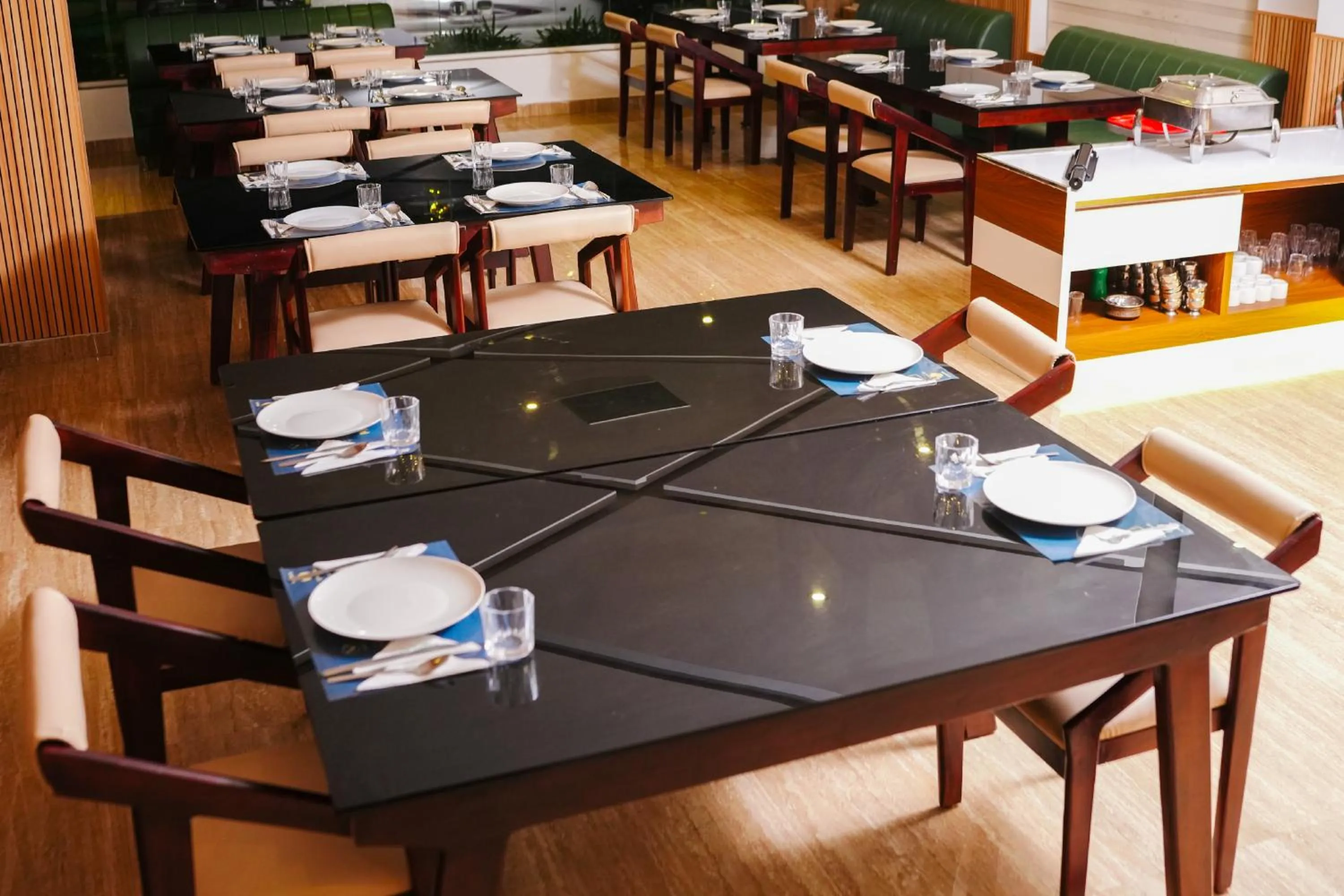 Restaurant/places to eat in Athirappilly Rainland Resort