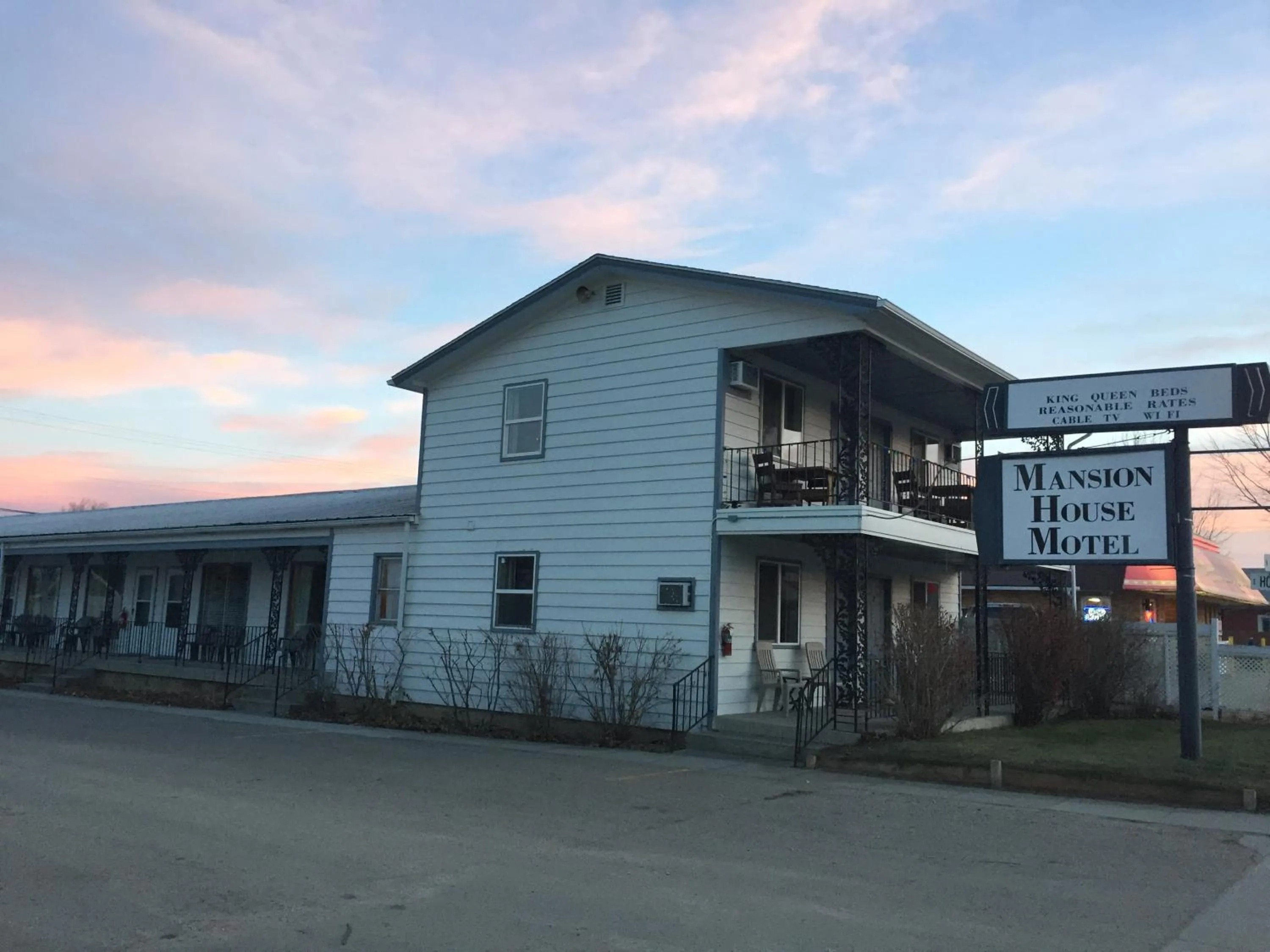 Property building in Mansion House Motel