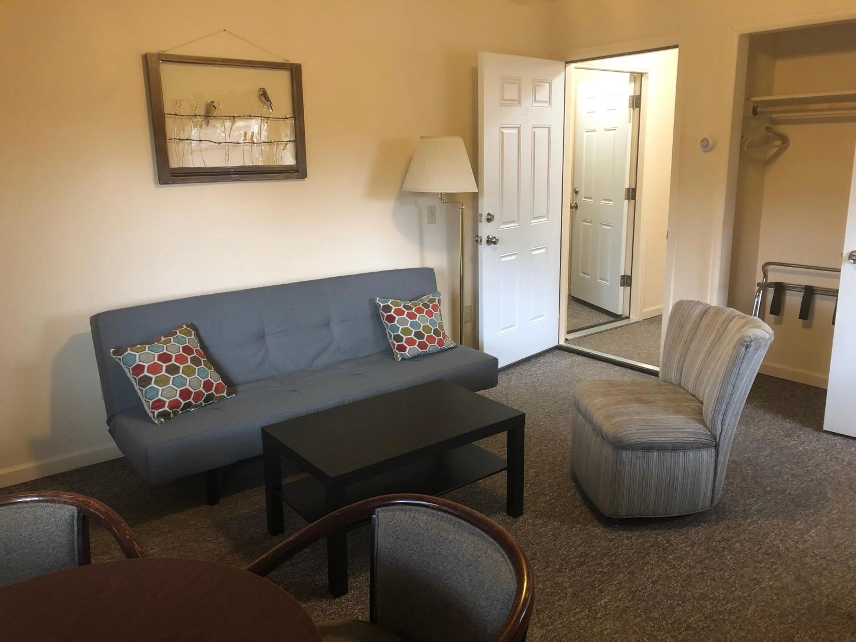 Living room in Mansion House Motel