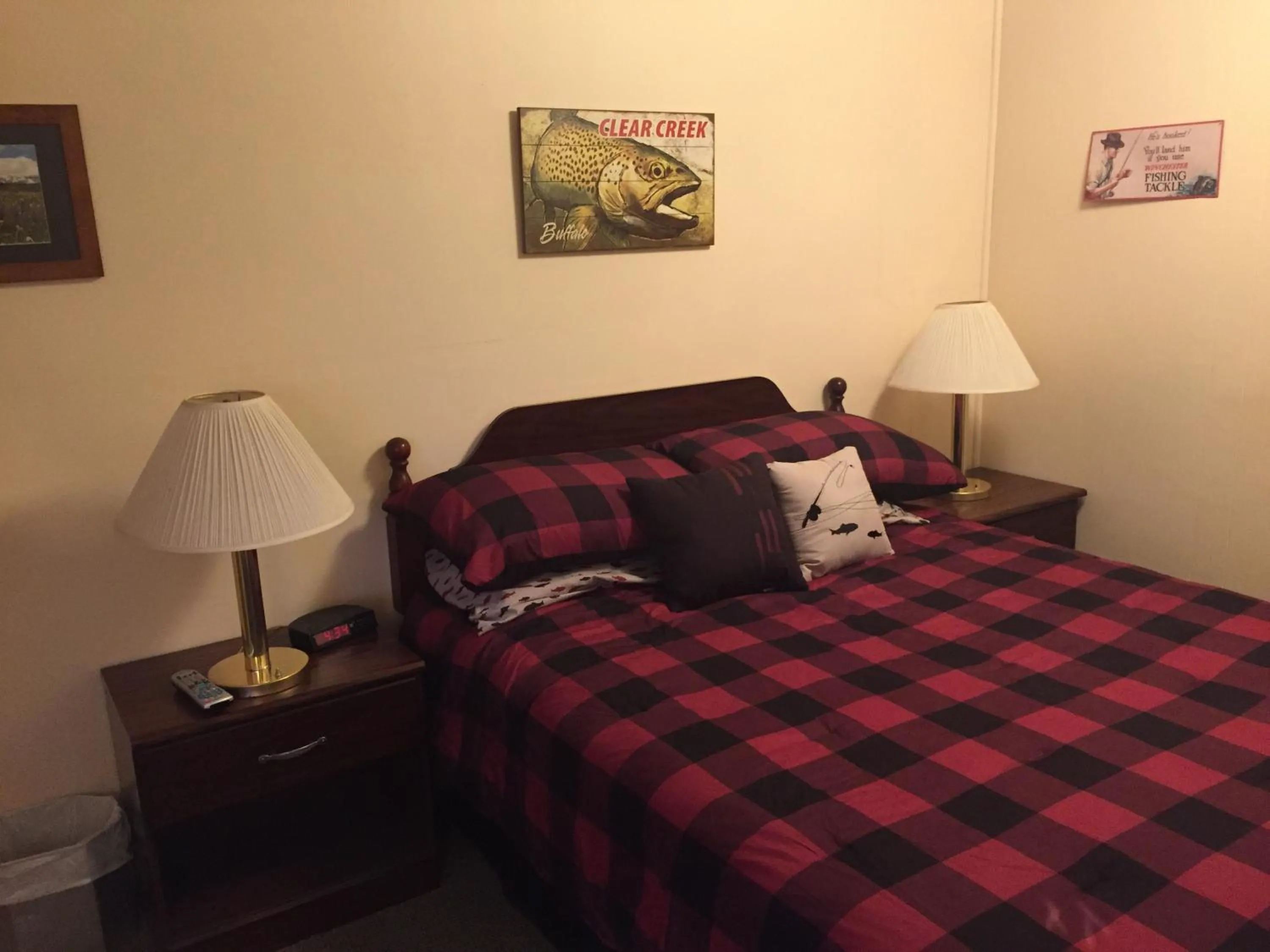 Bed in Mansion House Motel