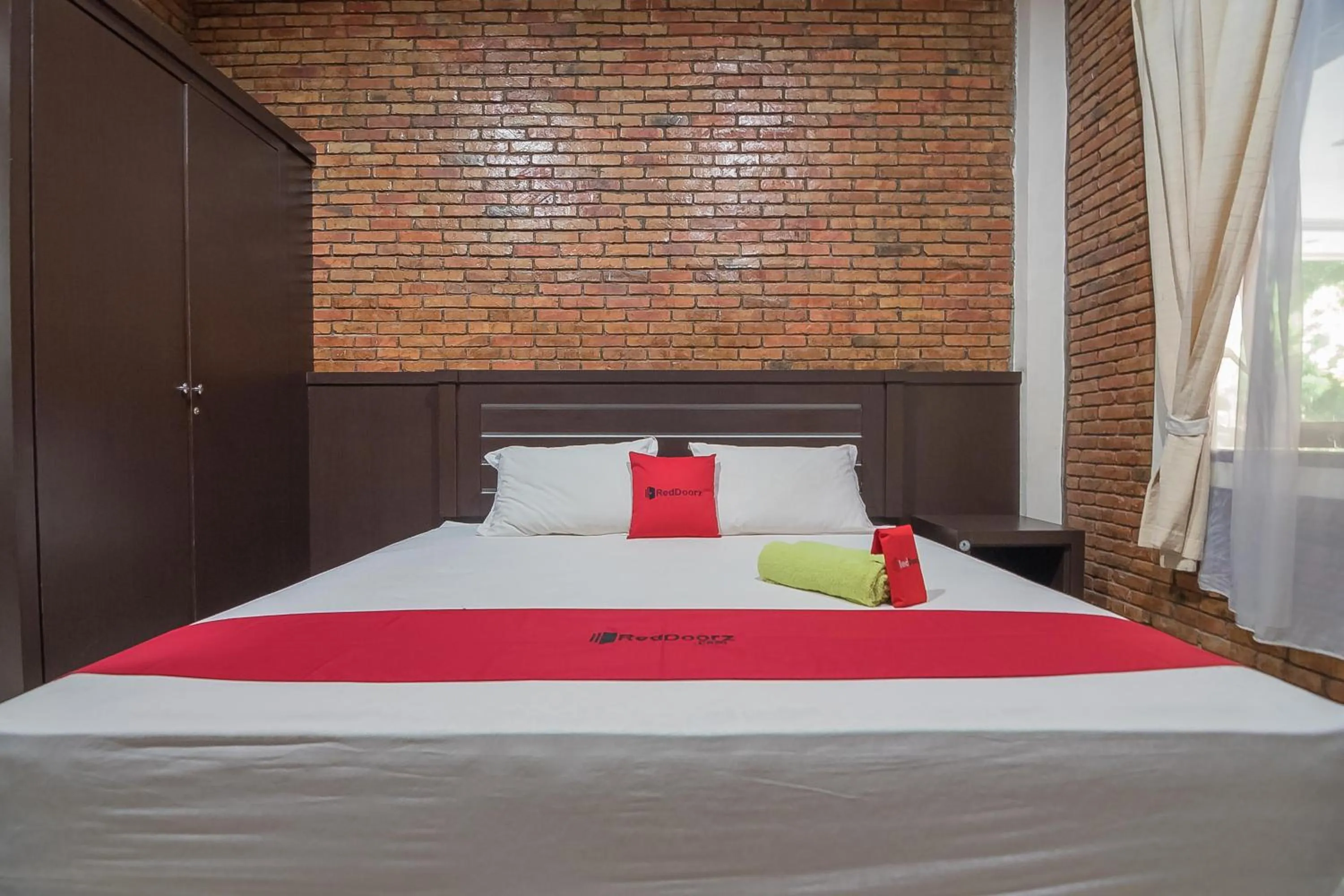 Bedroom, Bed in RedDoorz Plus near Cambridge City Square 2 Medan