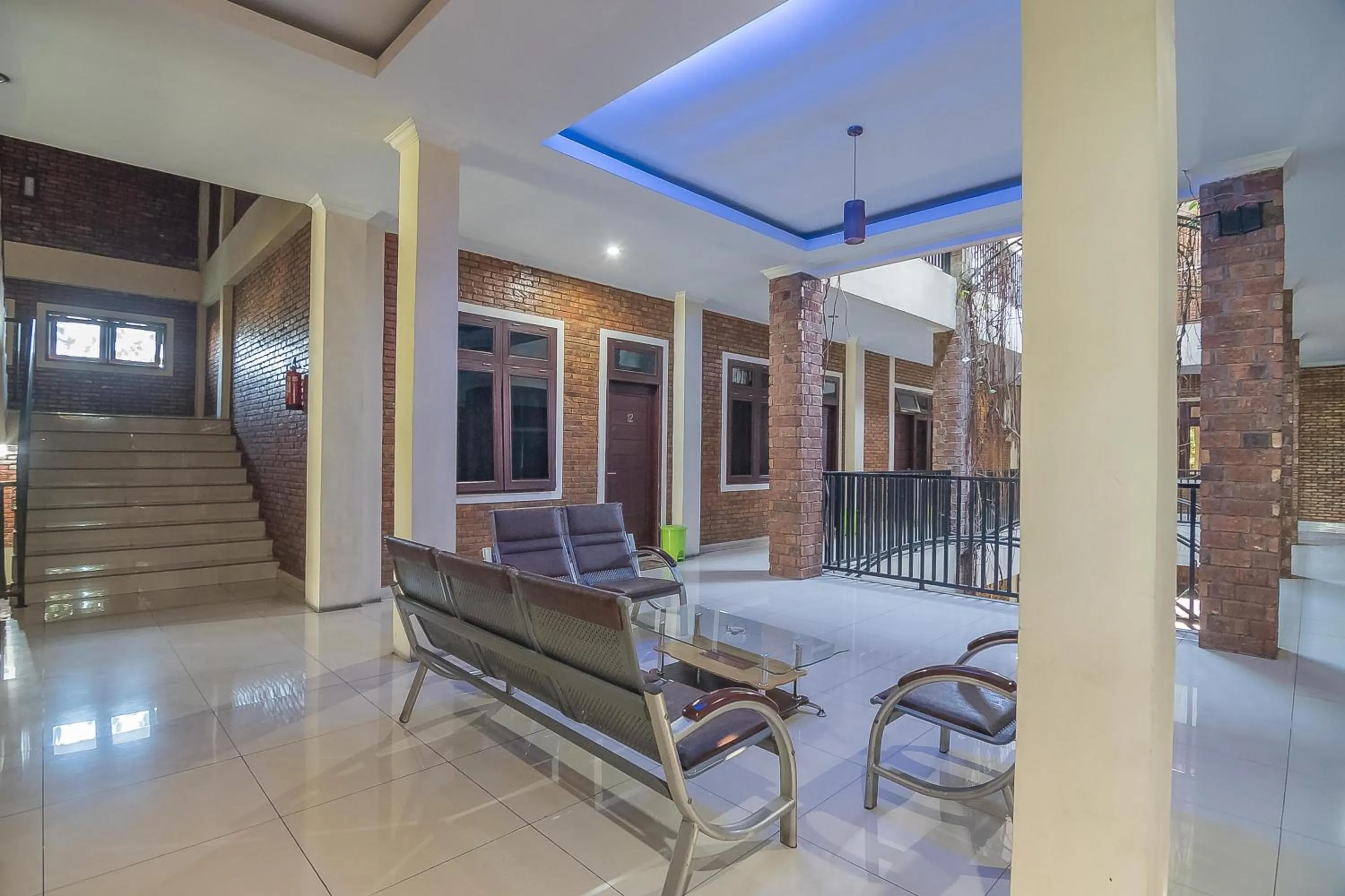 Seating area in RedDoorz Plus near Cambridge City Square 2 Medan