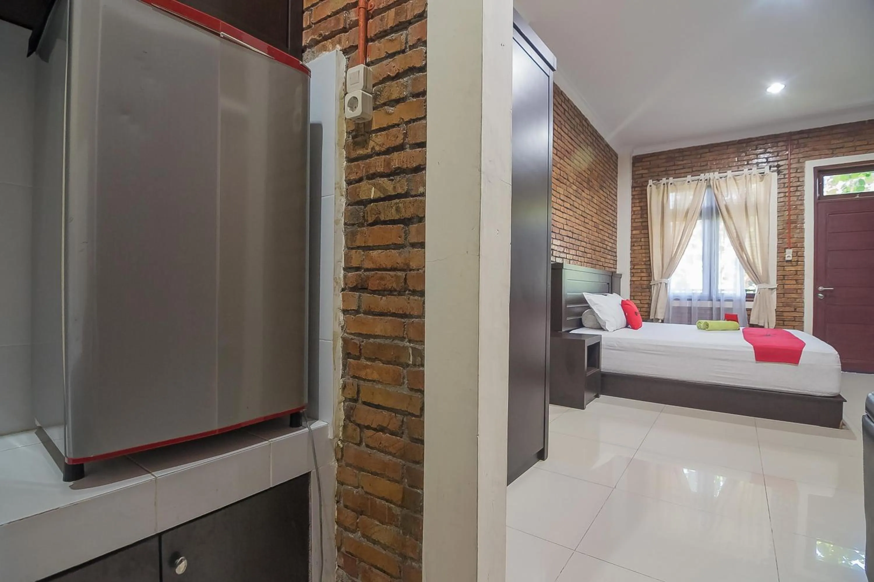Bedroom, Bed in RedDoorz Plus near Cambridge City Square 2 Medan