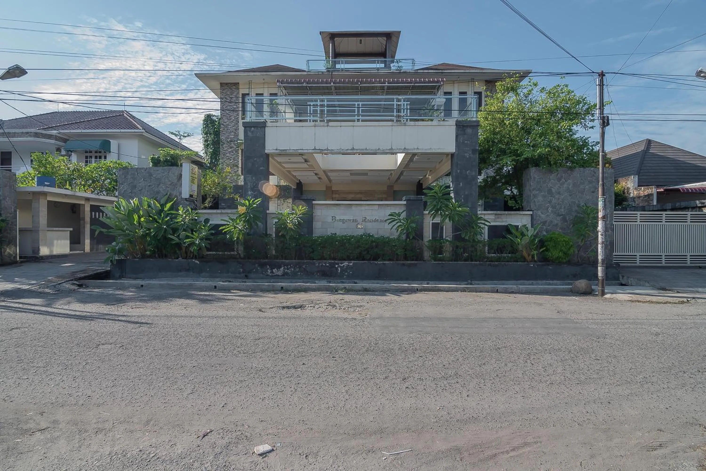 Property logo or sign in RedDoorz Plus near Cambridge City Square 2 Medan