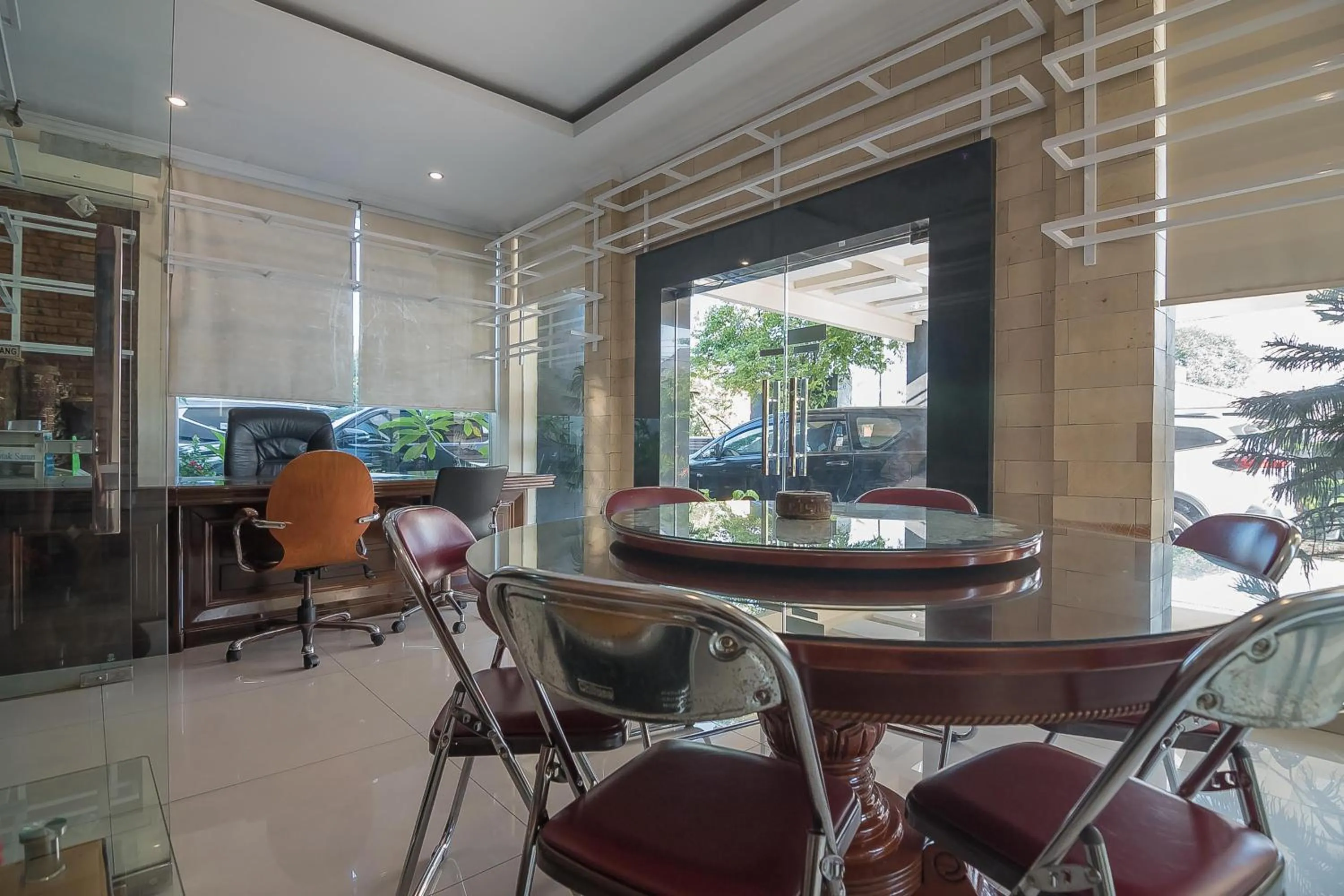 Seating area in RedDoorz Plus near Cambridge City Square 2 Medan