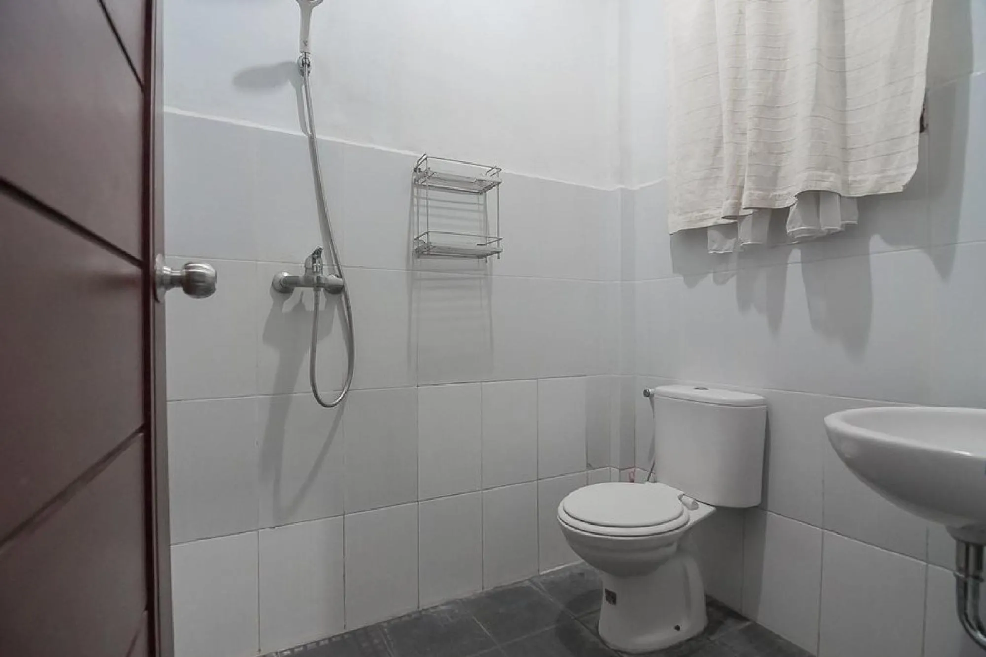 Bathroom in RedDoorz Plus near Cambridge City Square 2 Medan
