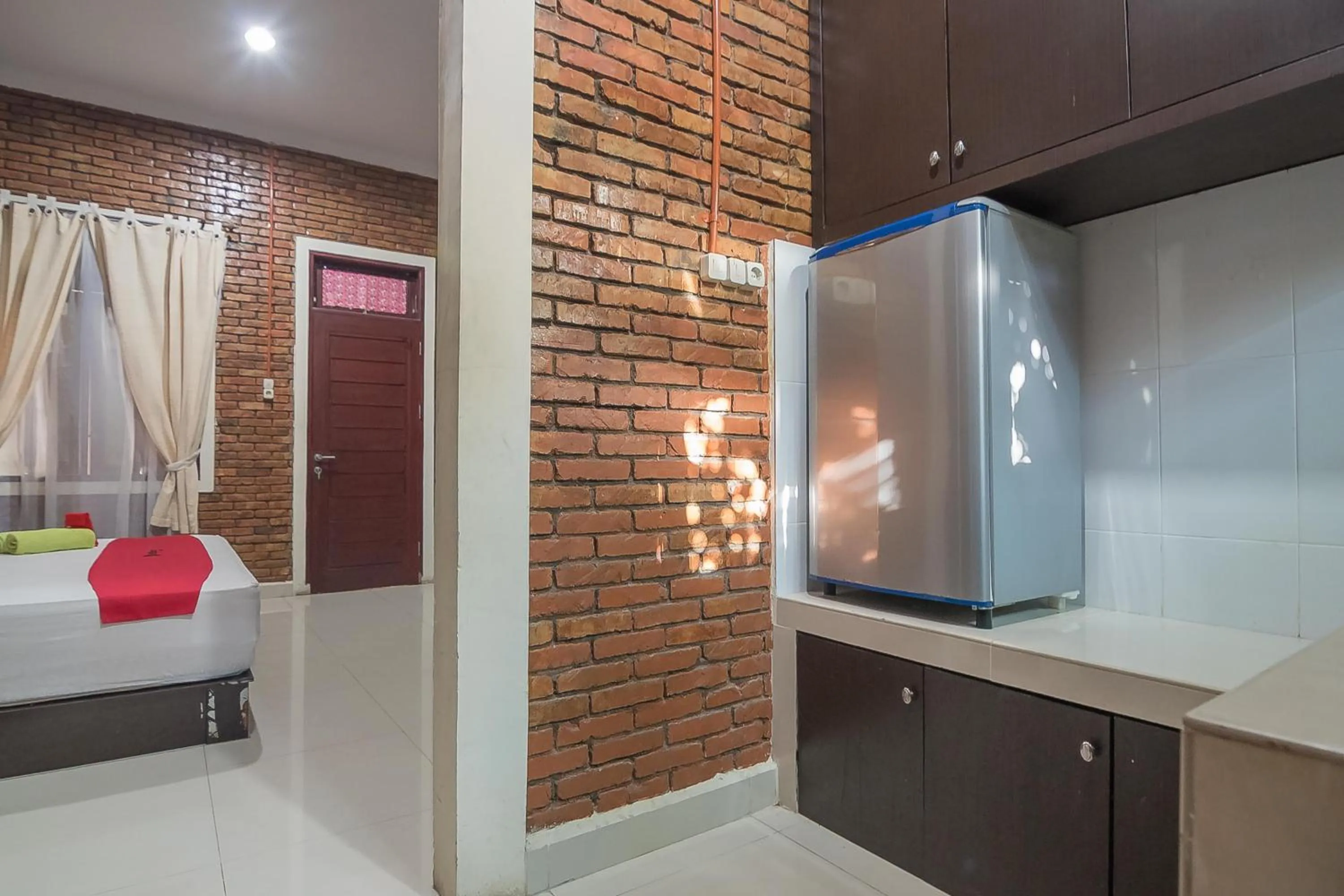 Bedroom, Bed in RedDoorz Plus near Cambridge City Square 2 Medan