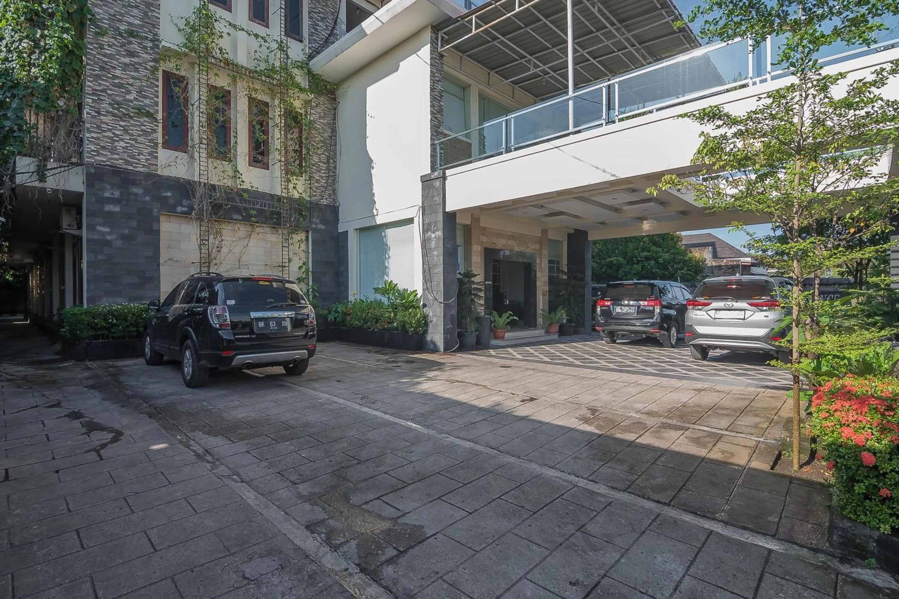 Parking in RedDoorz Plus near Cambridge City Square 2 Medan