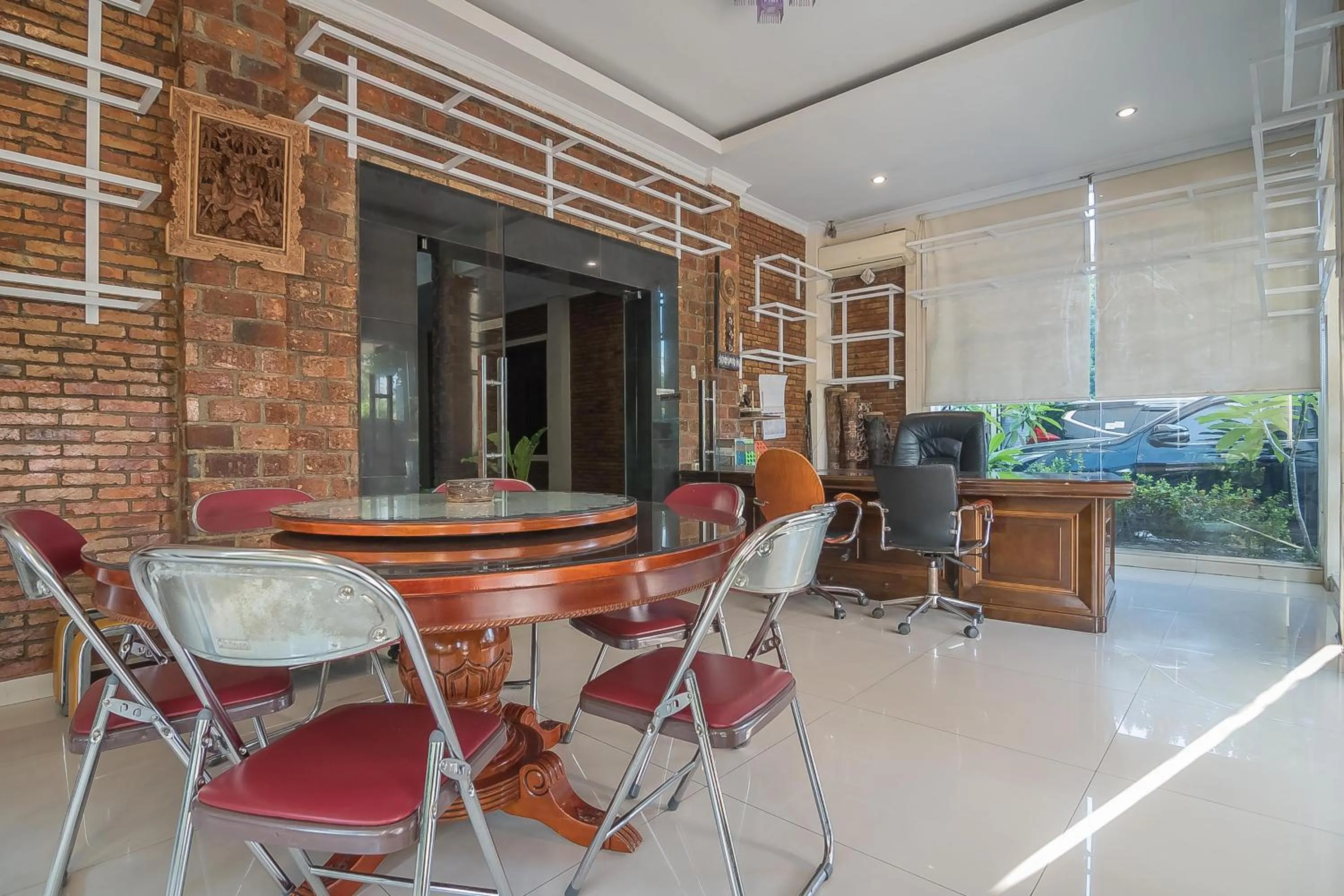 Seating area in RedDoorz Plus near Cambridge City Square 2 Medan