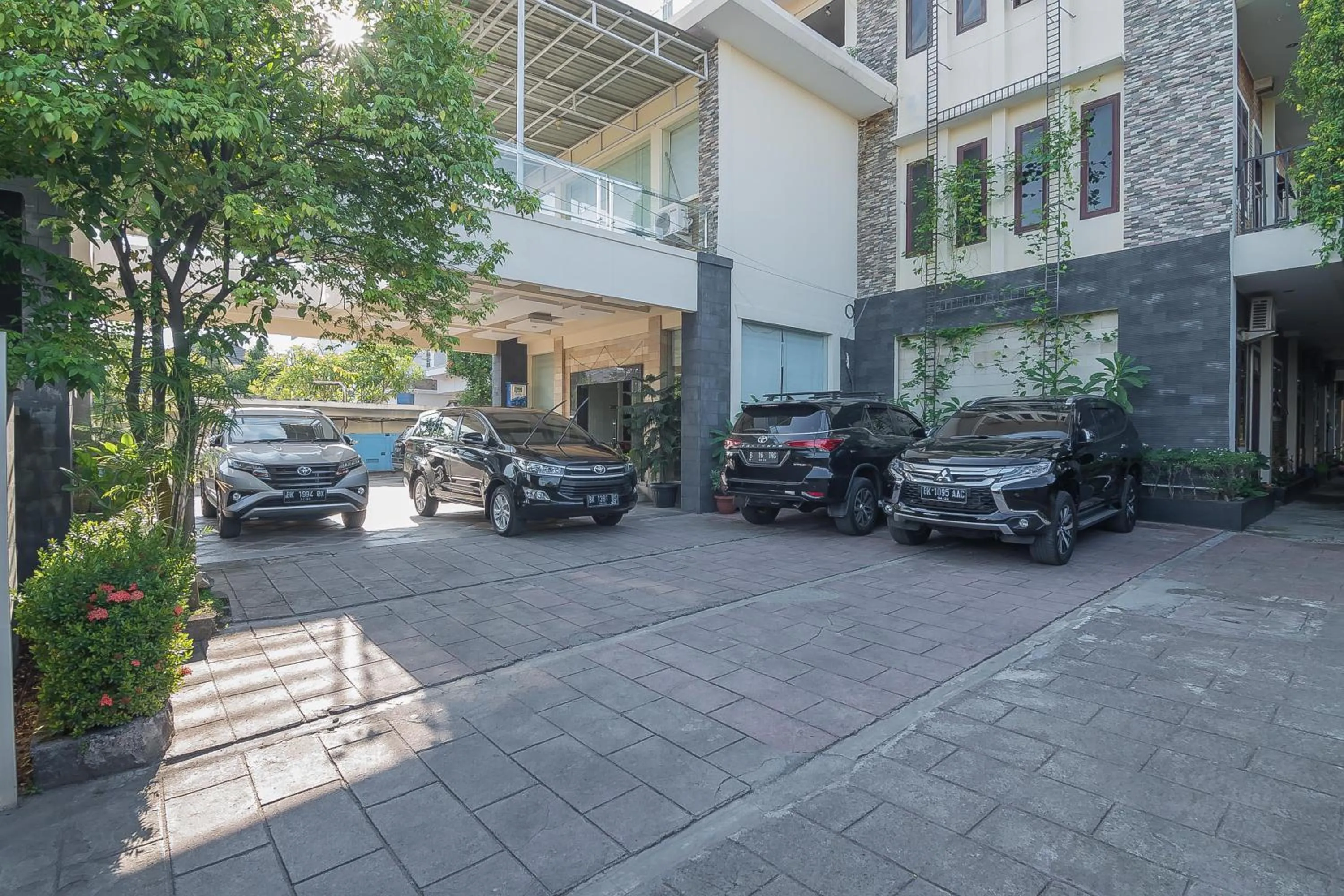 Property logo or sign in RedDoorz Plus near Cambridge City Square 2 Medan