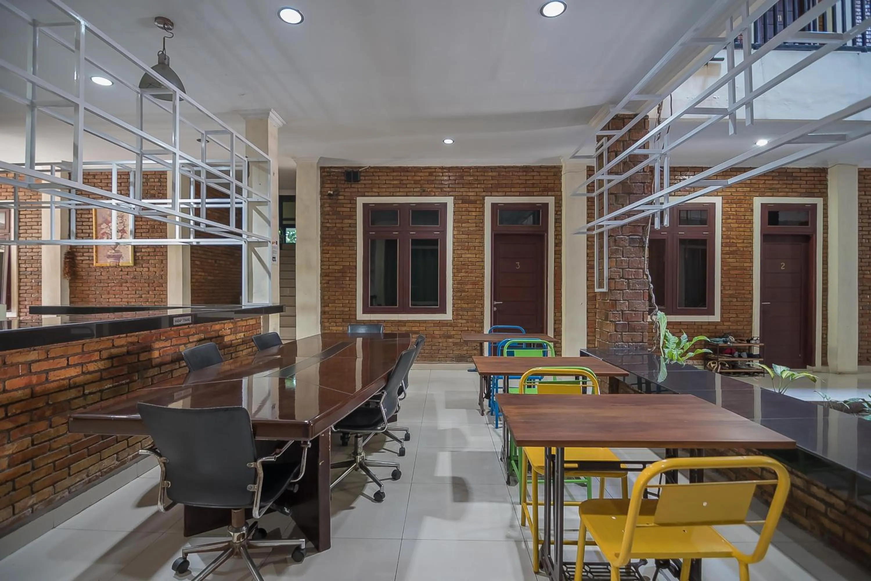 Seating area in RedDoorz Plus near Cambridge City Square 2 Medan