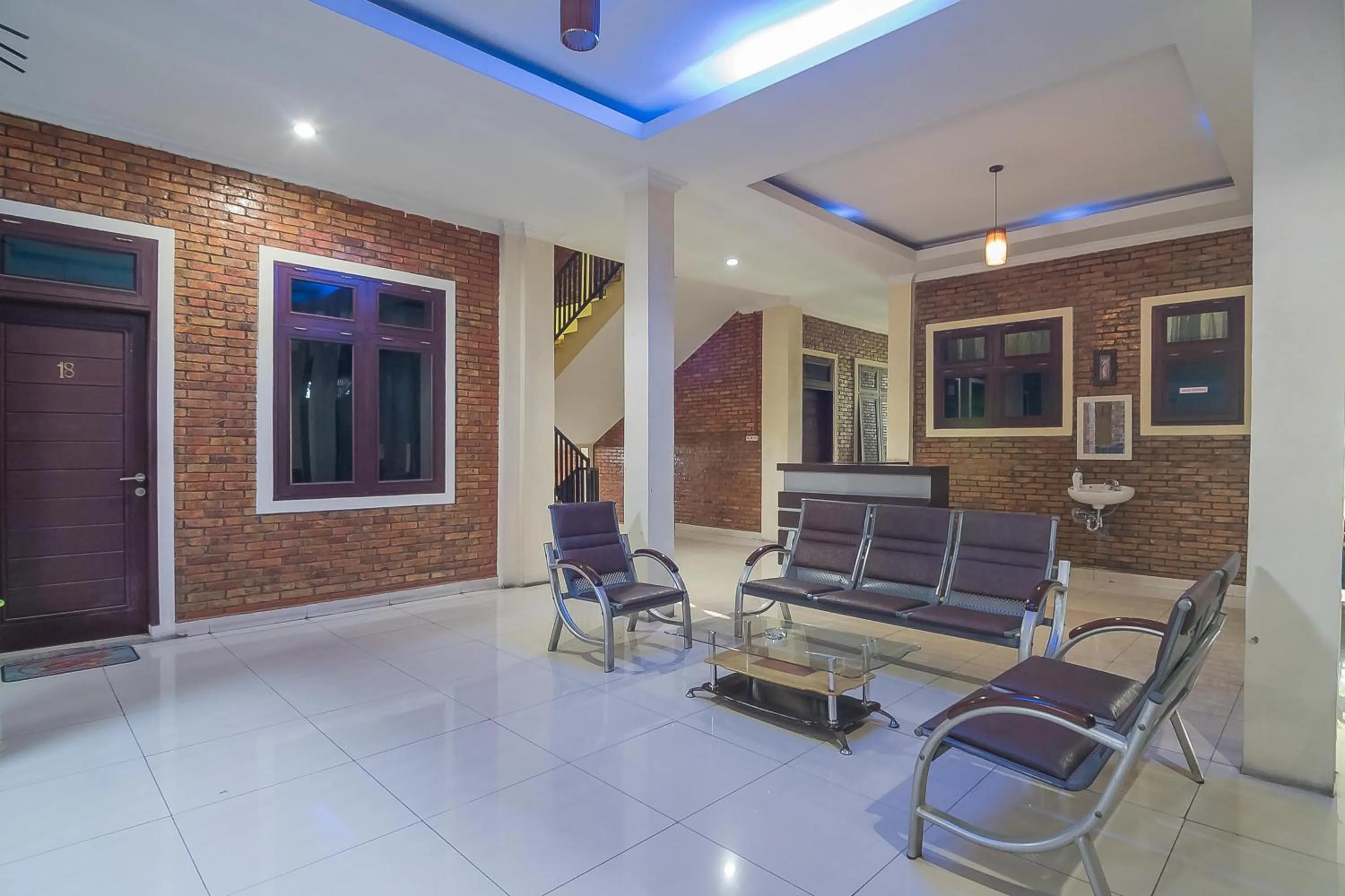 Living room in RedDoorz Plus near Cambridge City Square 2 Medan