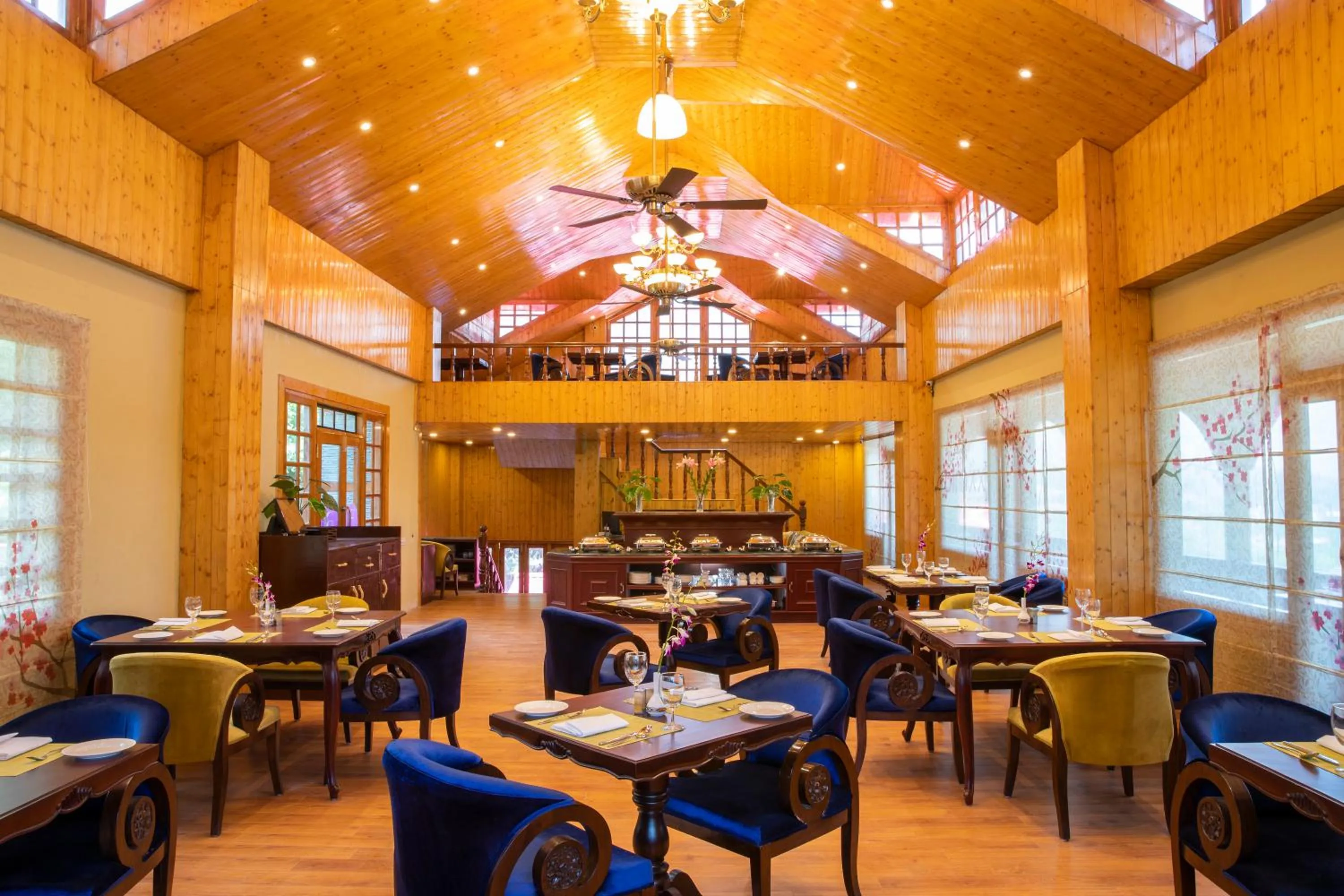 Restaurant/places to eat in Regenta Inn by Riverside Manali
